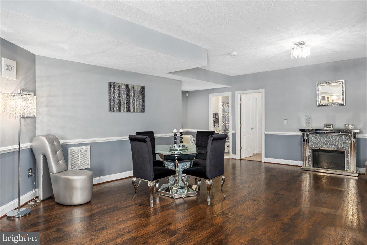 6706 Pond View Ln