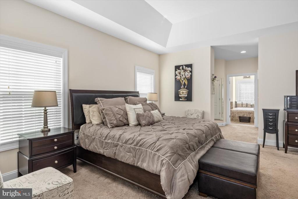 6706 Pond View Ln