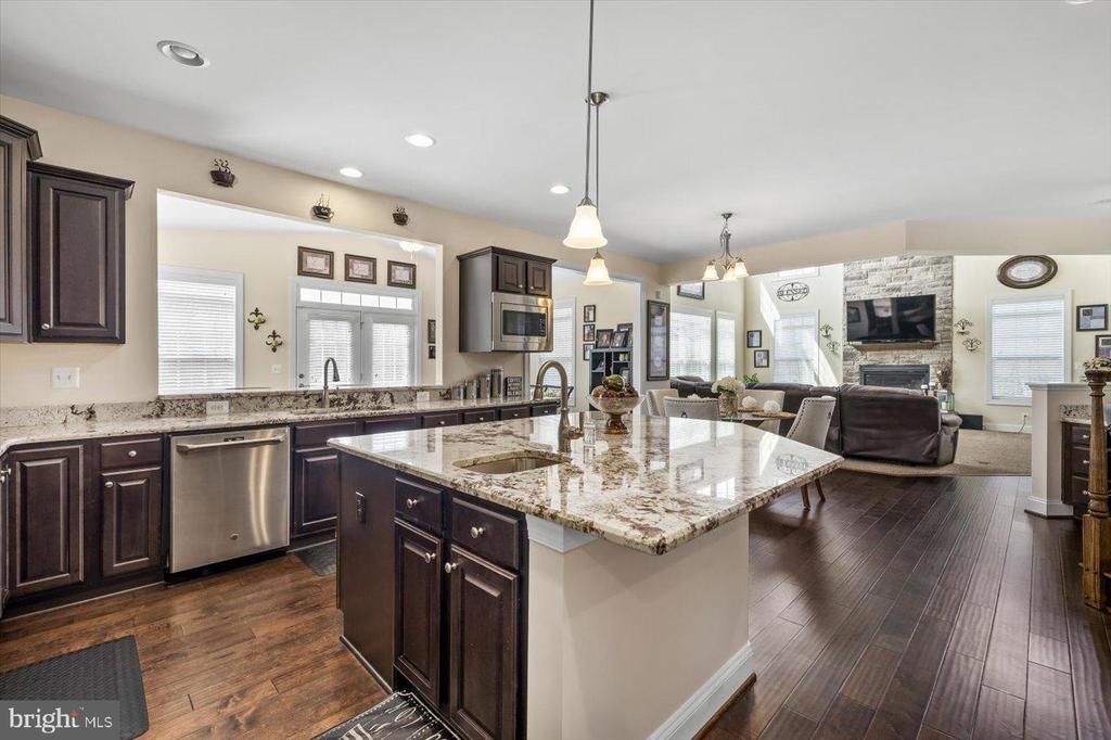 6706 Pond View Ln