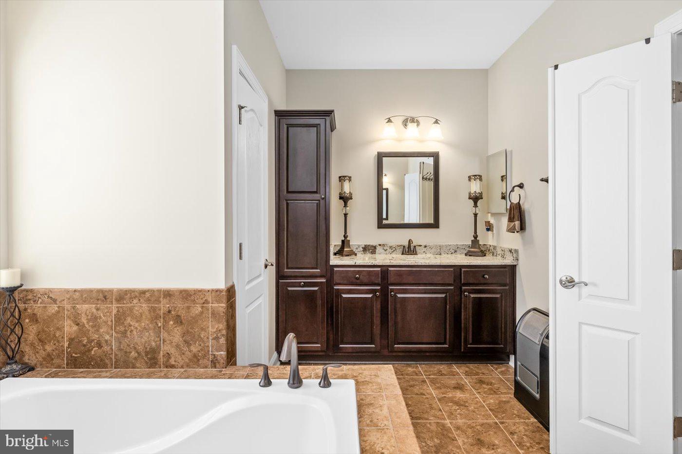 6706 Pond View Ln