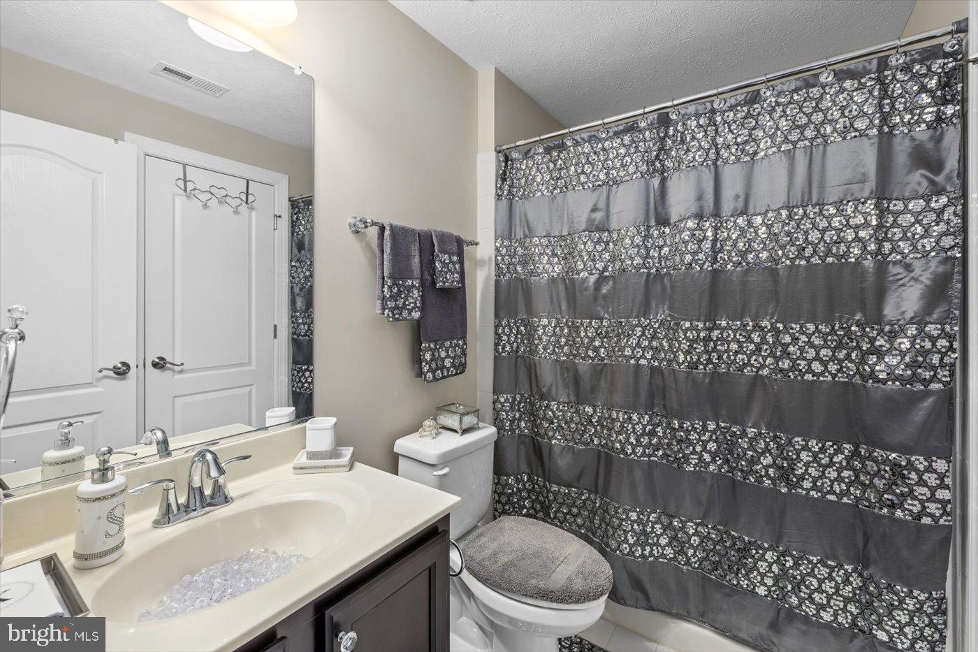 6706 Pond View Ln