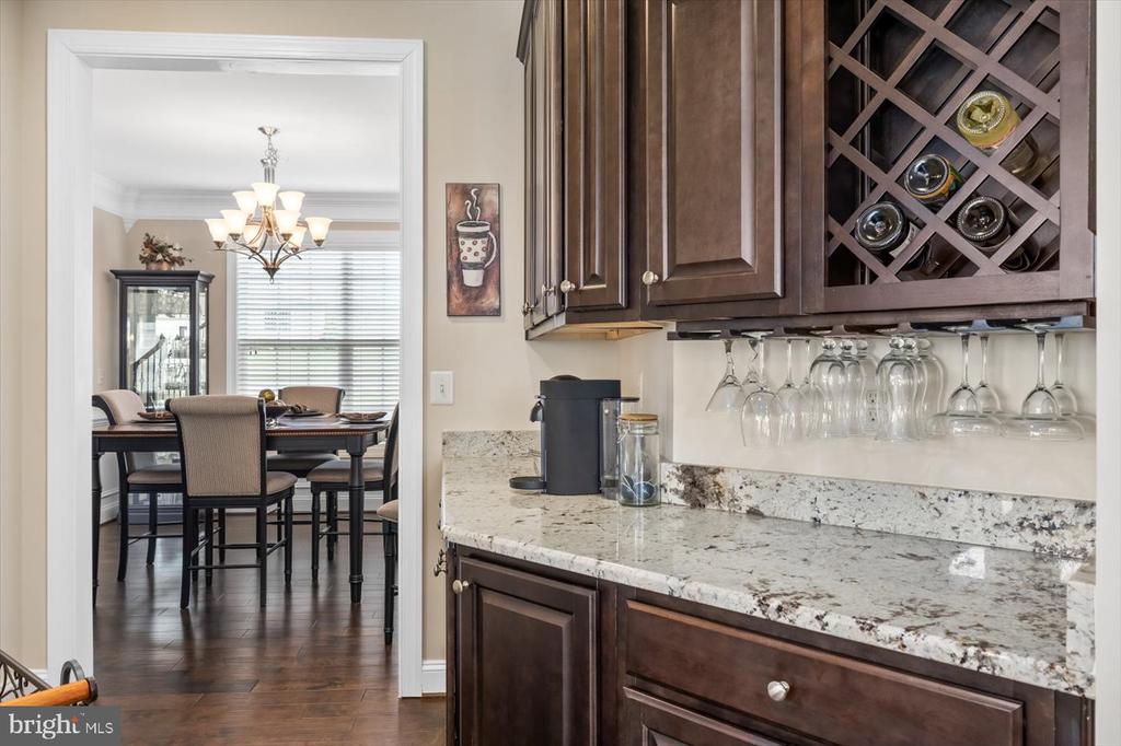 6706 Pond View Ln
