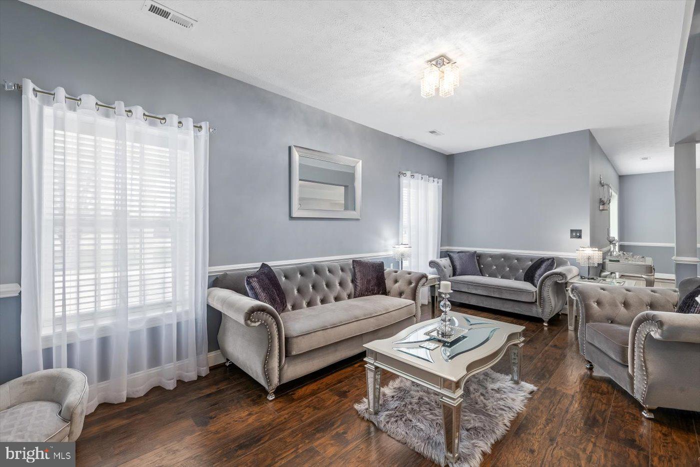 6706 Pond View Ln