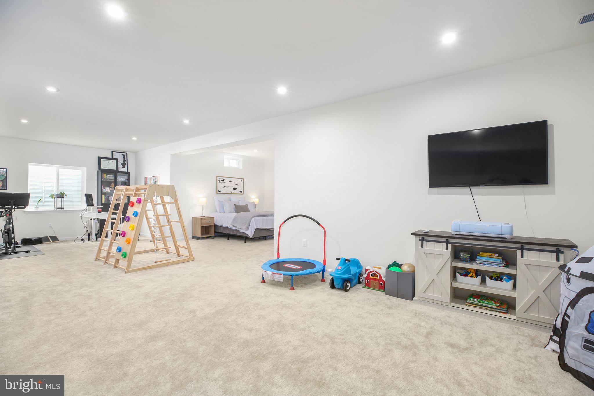 10104 Governors Ln