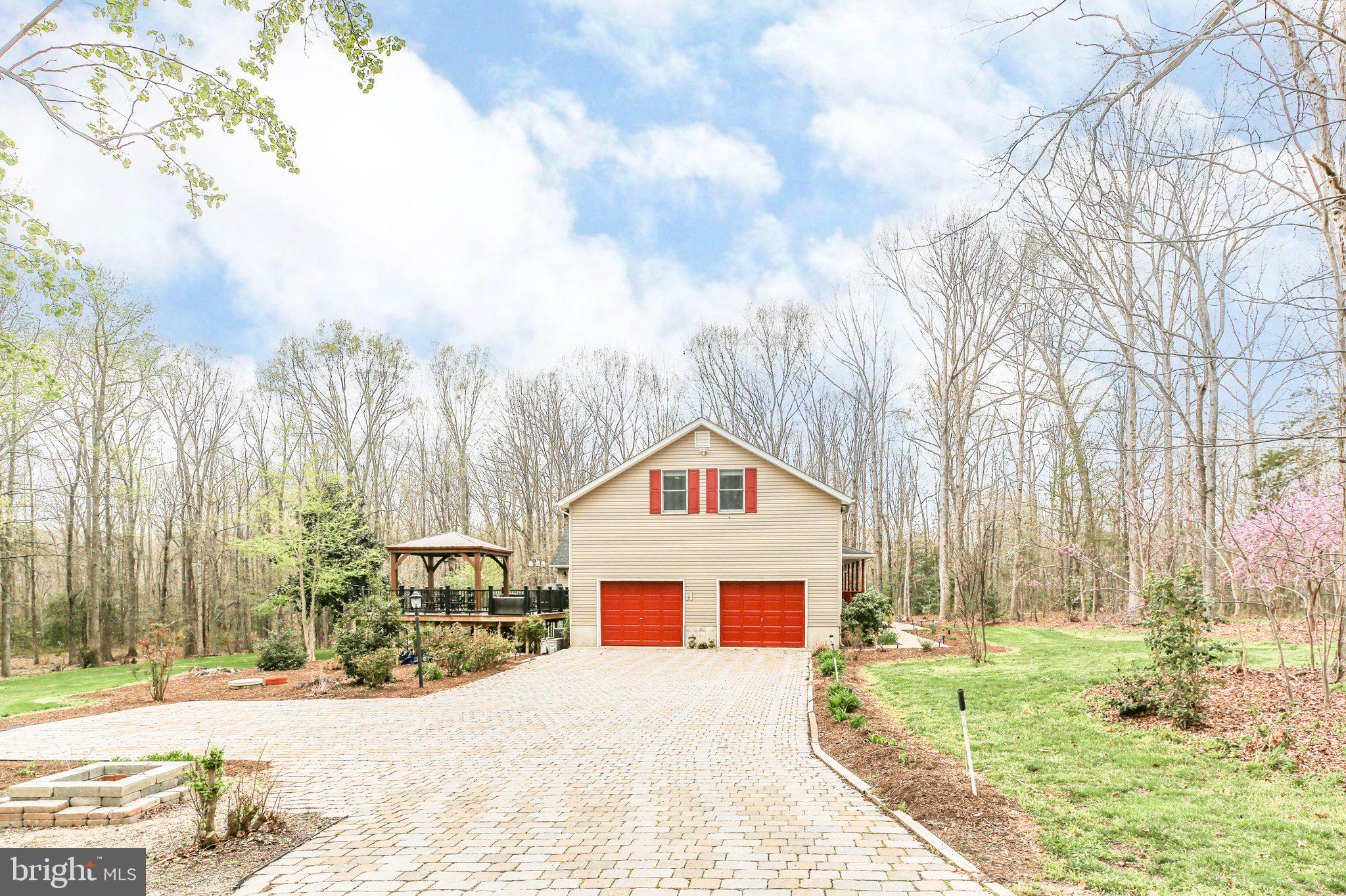 13301 Golden Oaks Dr