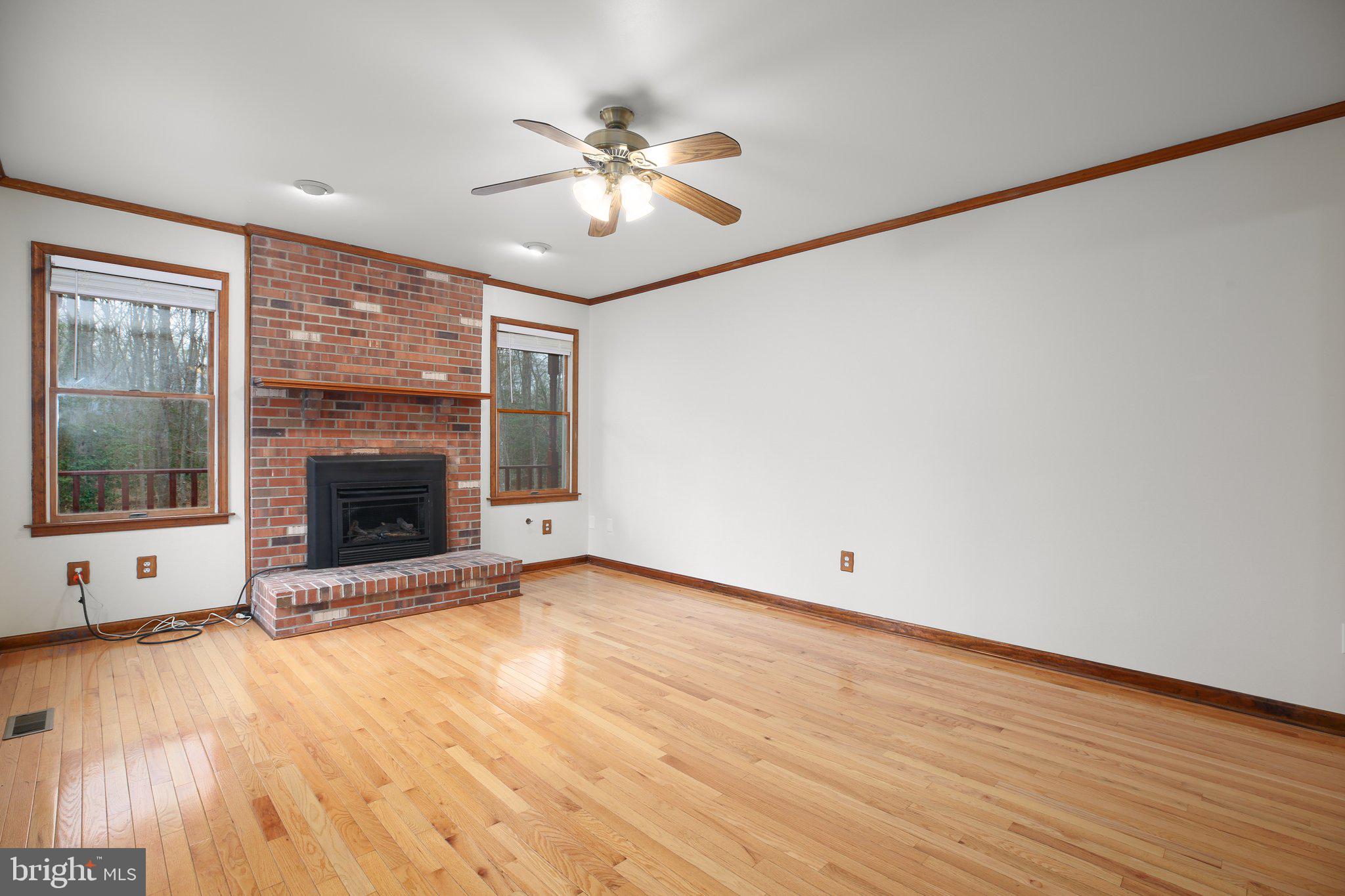 13301 Golden Oaks Dr