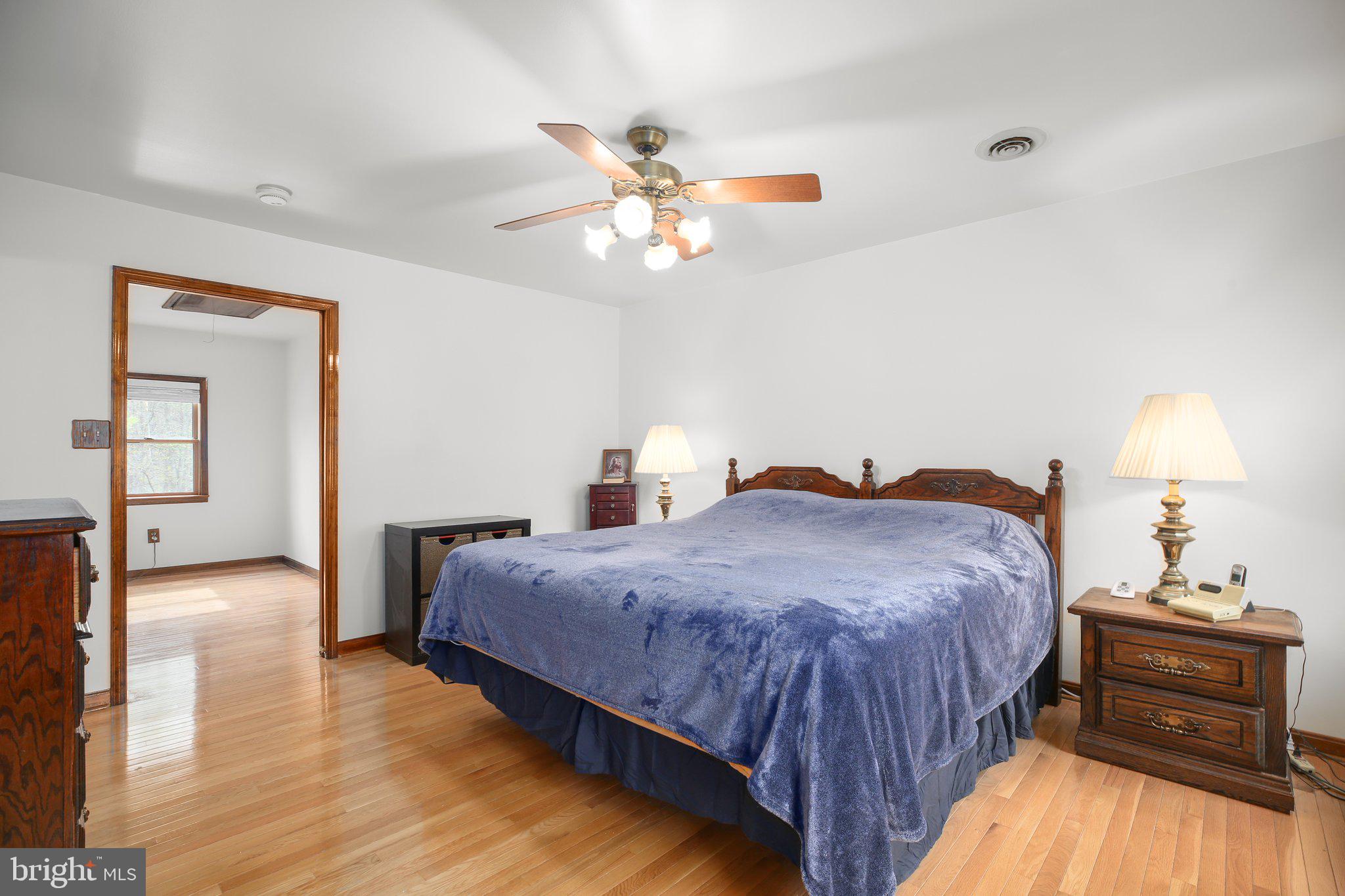 13301 Golden Oaks Dr