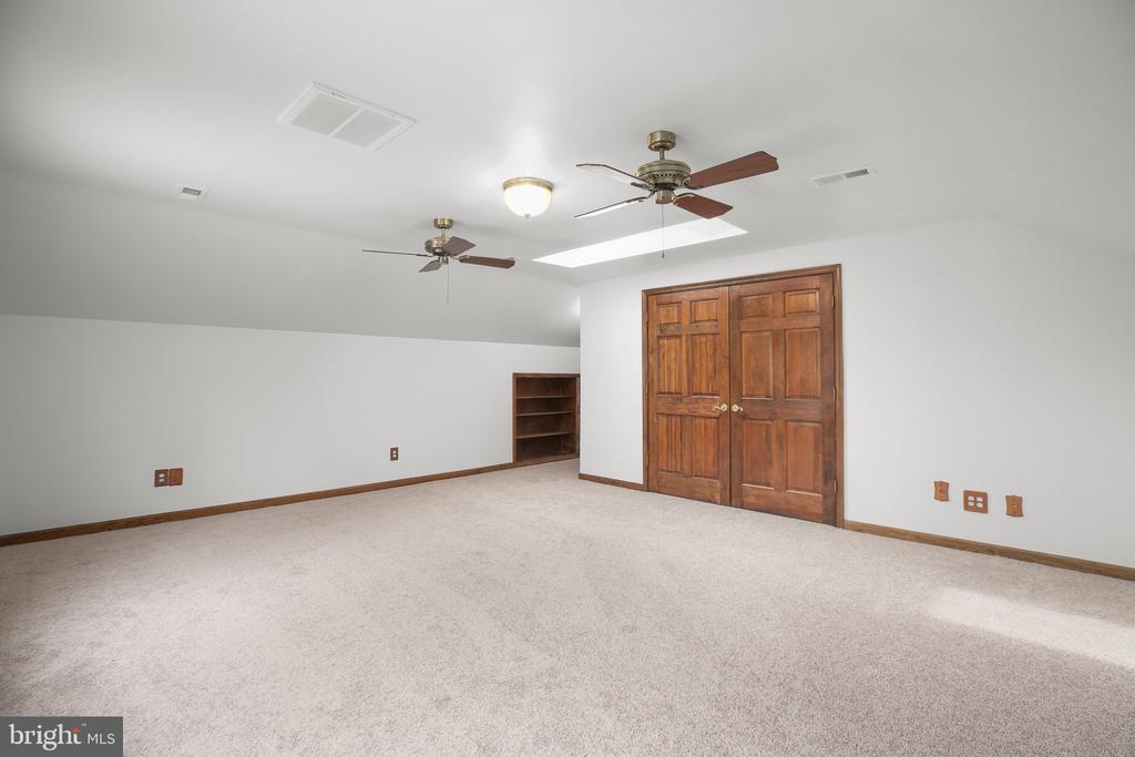 13301 Golden Oaks Dr
