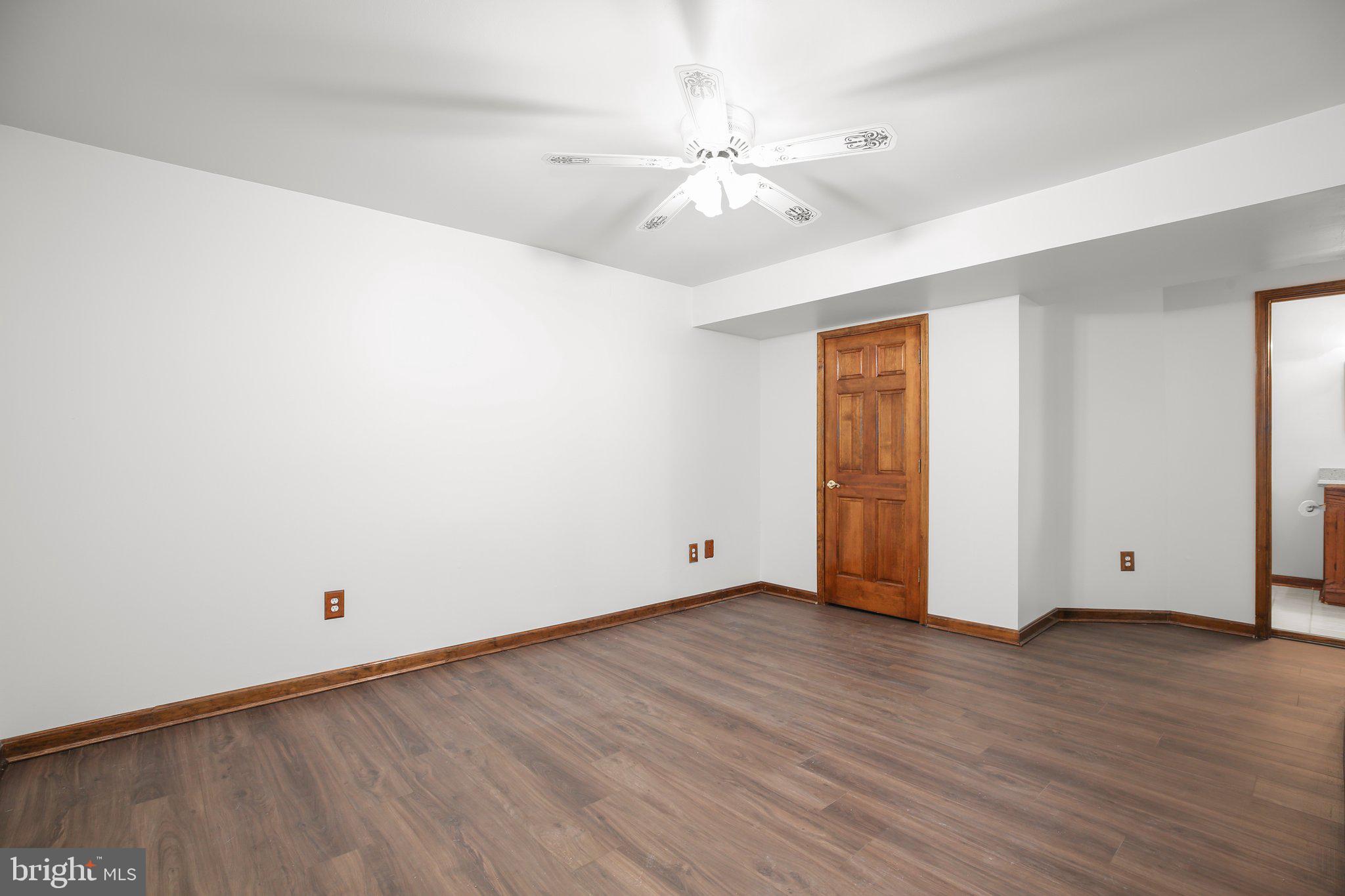 13301 Golden Oaks Dr