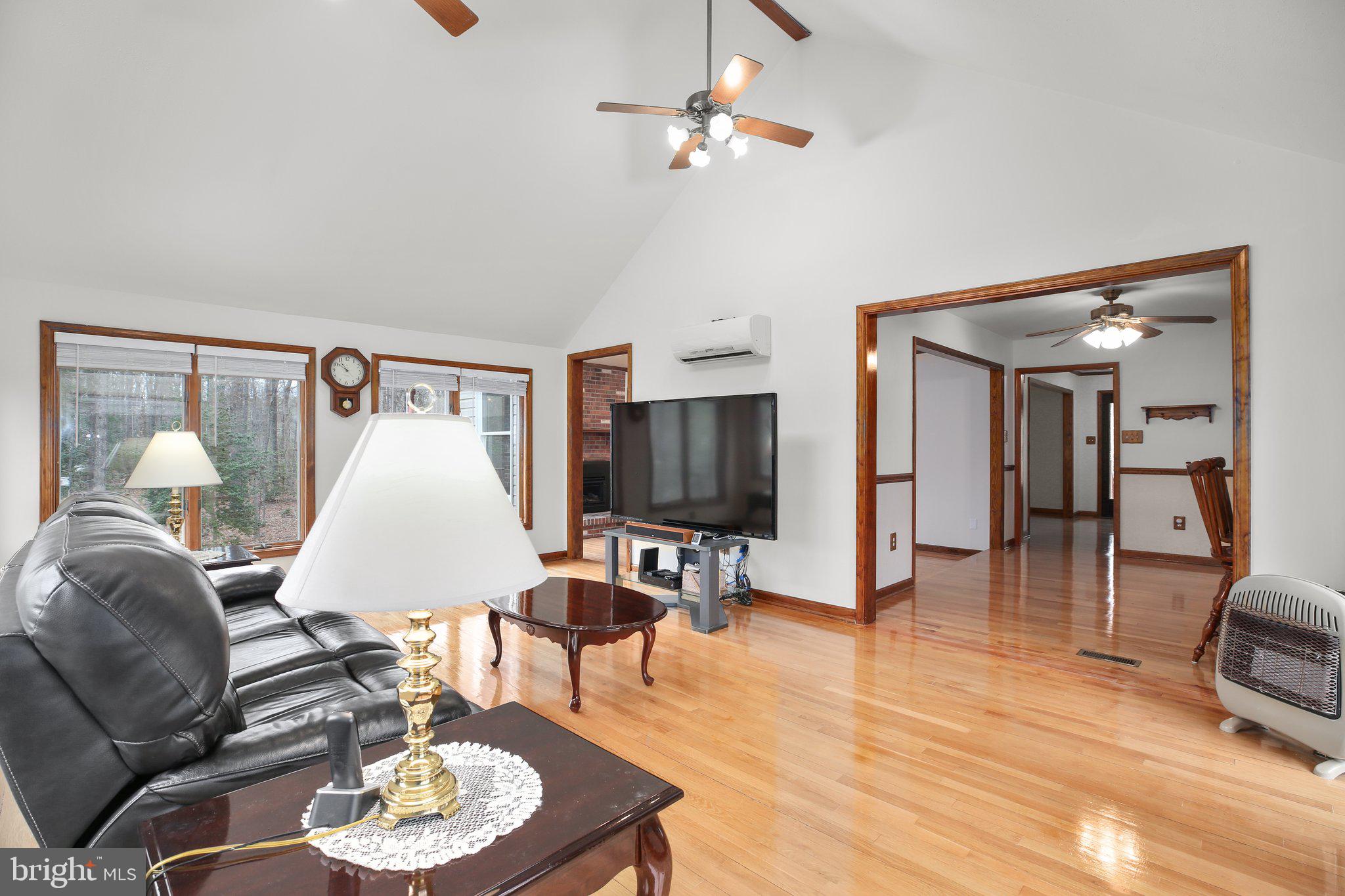 13301 Golden Oaks Dr