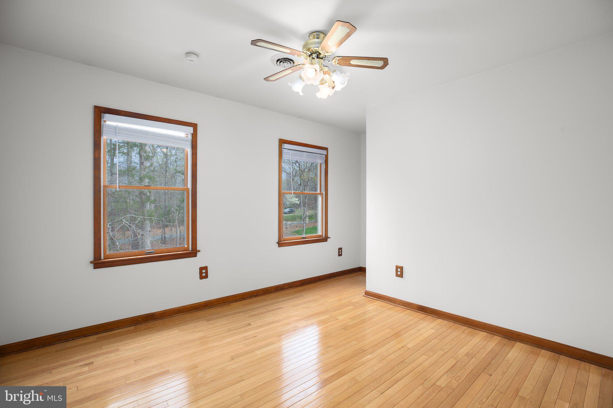 13301 Golden Oaks Dr