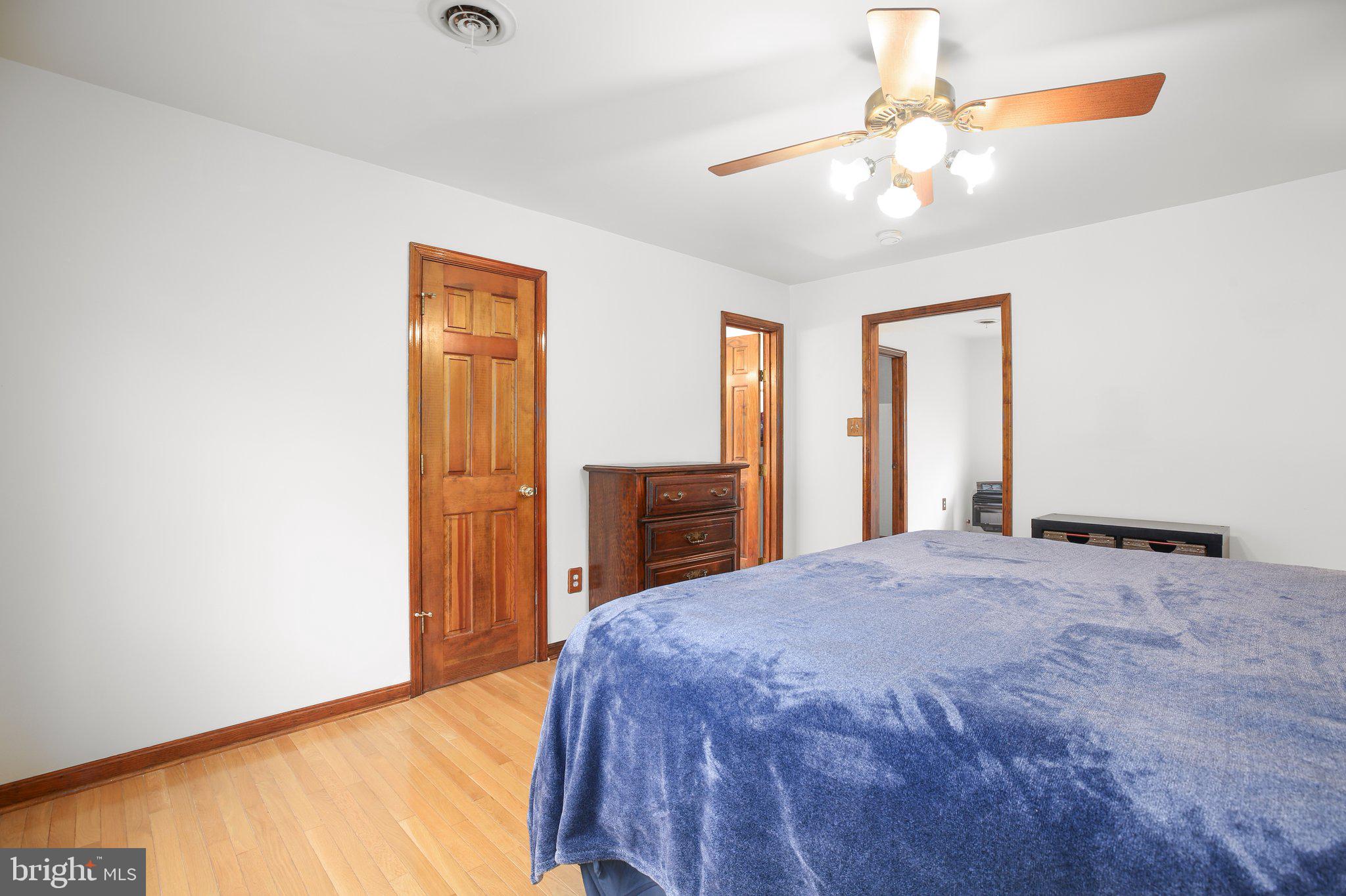 13301 Golden Oaks Dr