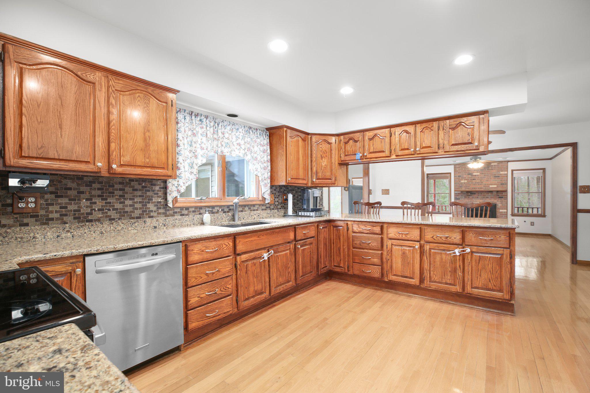 13301 Golden Oaks Dr