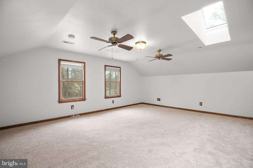 13301 Golden Oaks Dr