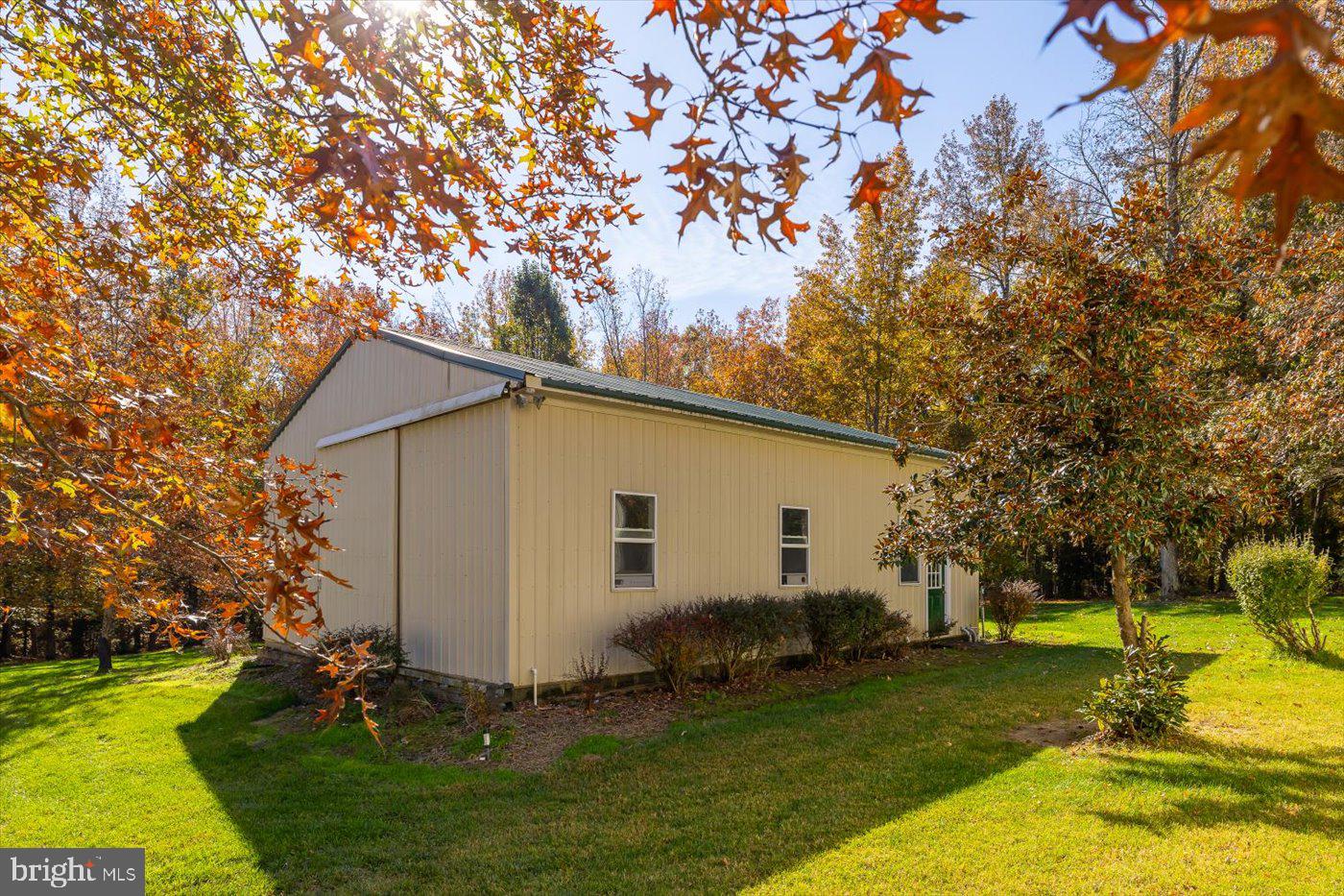 13301 Golden Oaks Dr