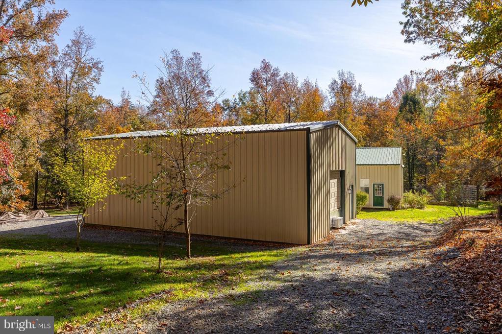 13301 Golden Oaks Dr