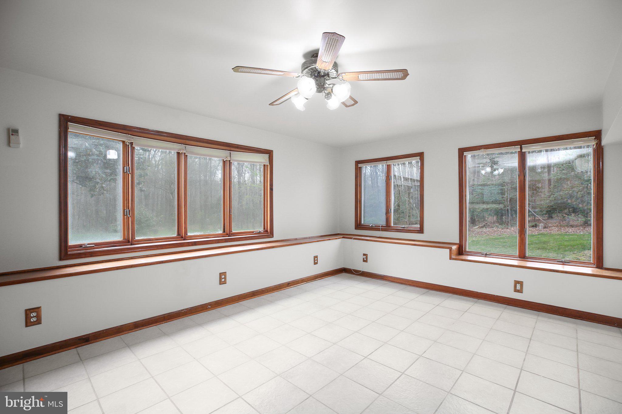 13301 Golden Oaks Dr