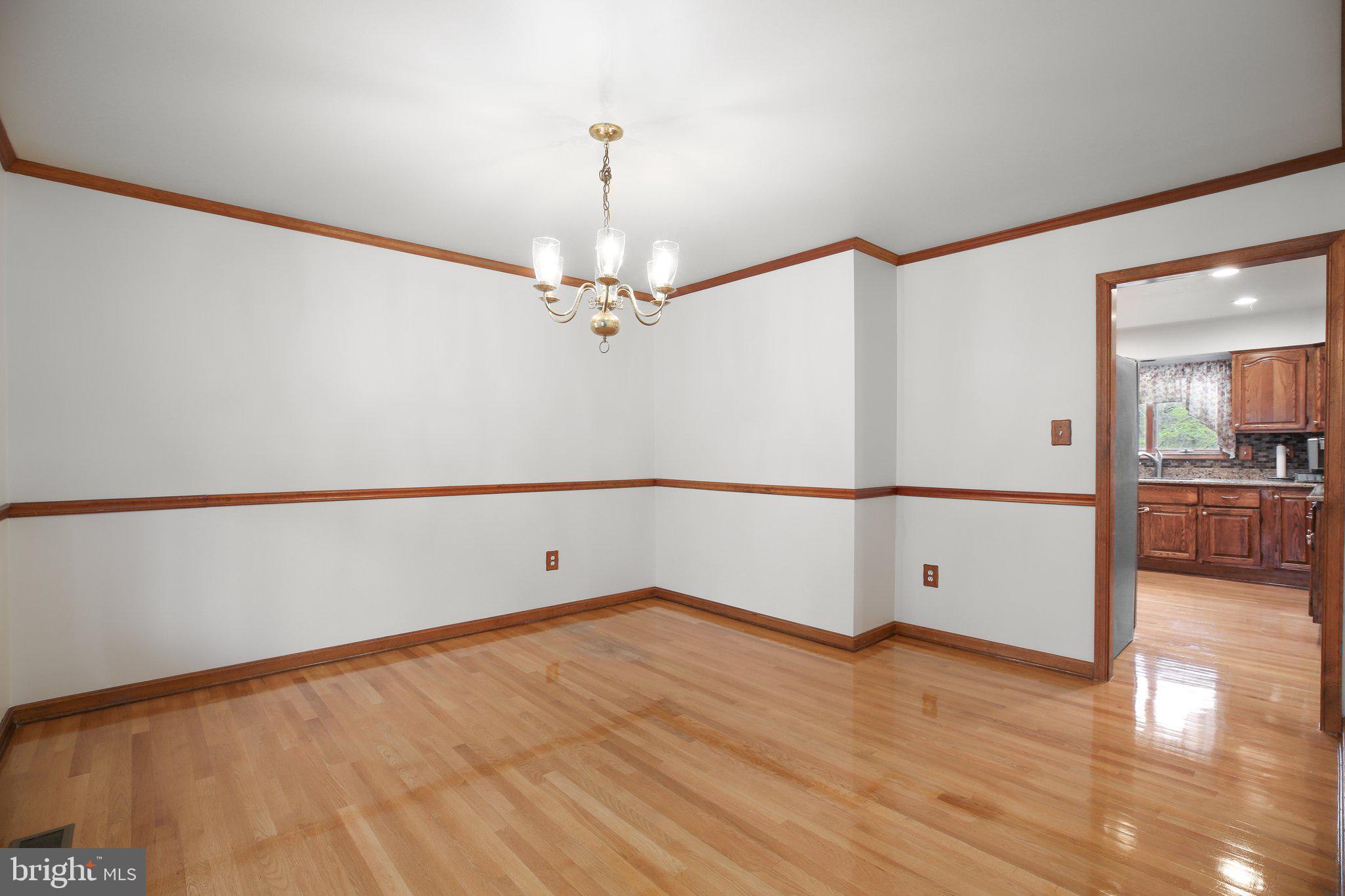 13301 Golden Oaks Dr