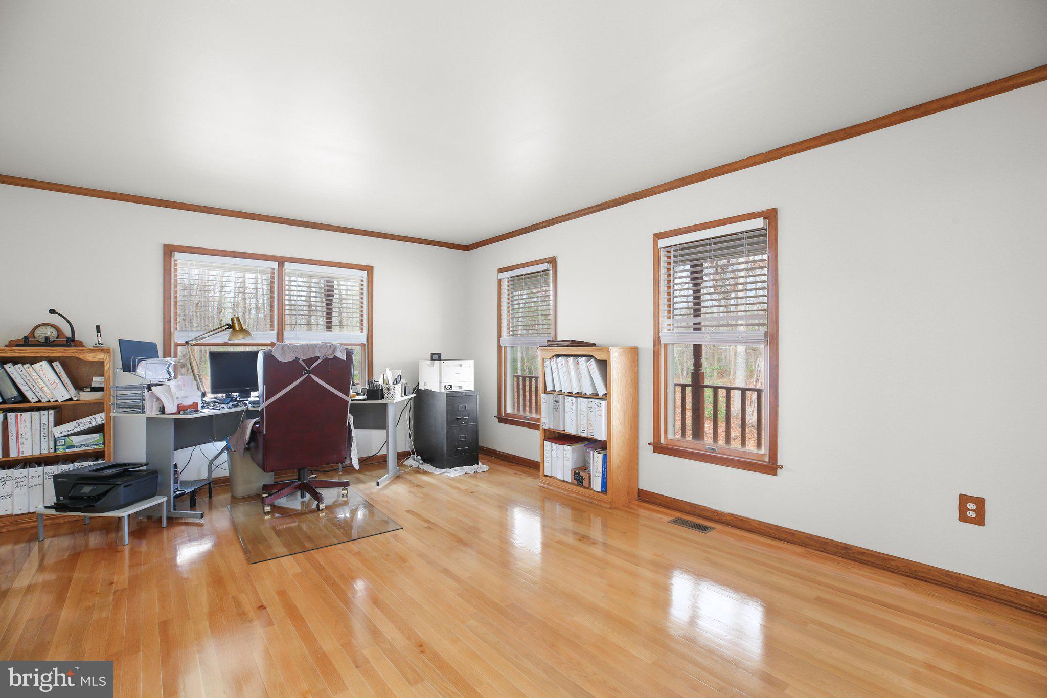 13301 Golden Oaks Dr