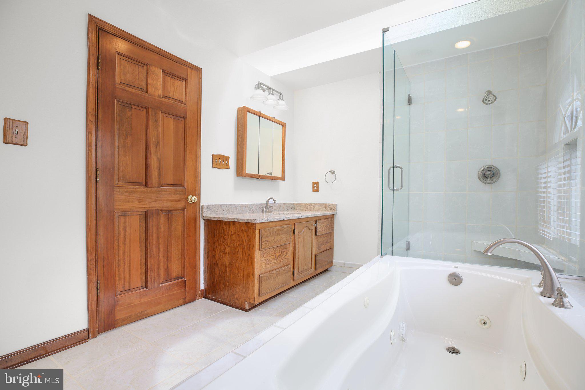 13301 Golden Oaks Dr