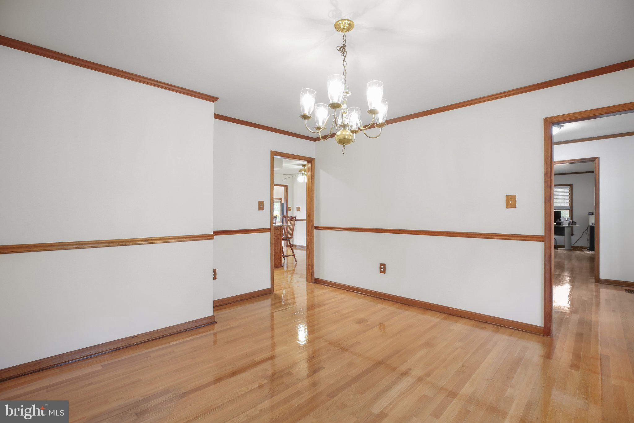 13301 Golden Oaks Dr