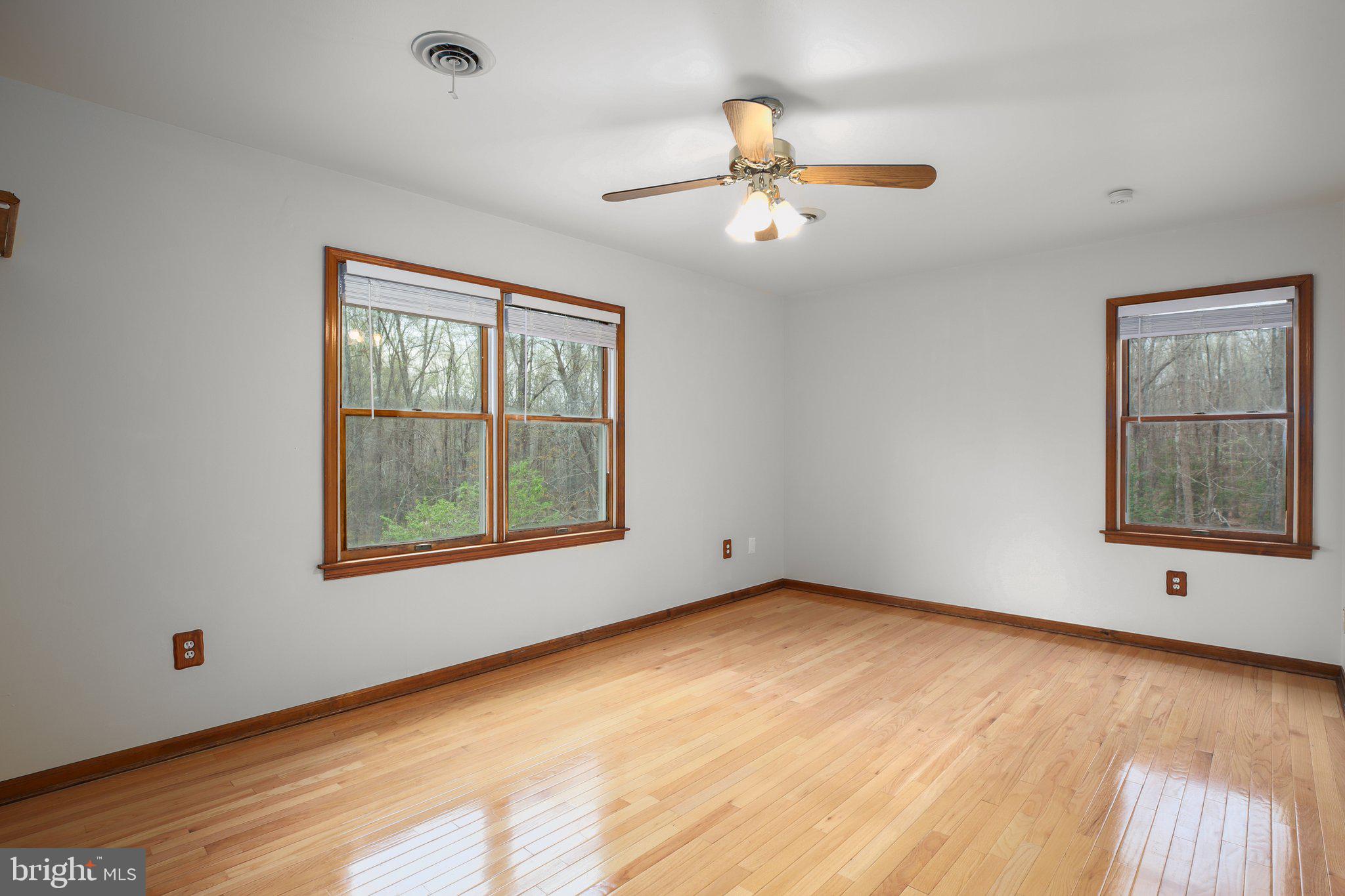 13301 Golden Oaks Dr