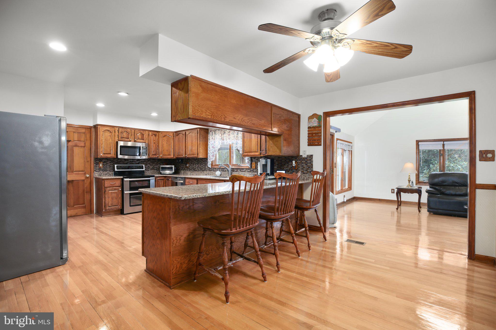 13301 Golden Oaks Dr