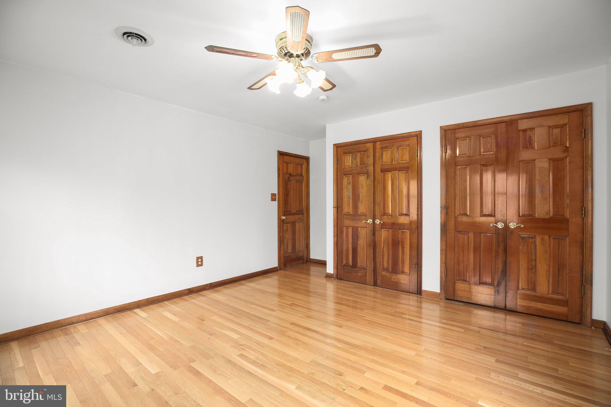 13301 Golden Oaks Dr