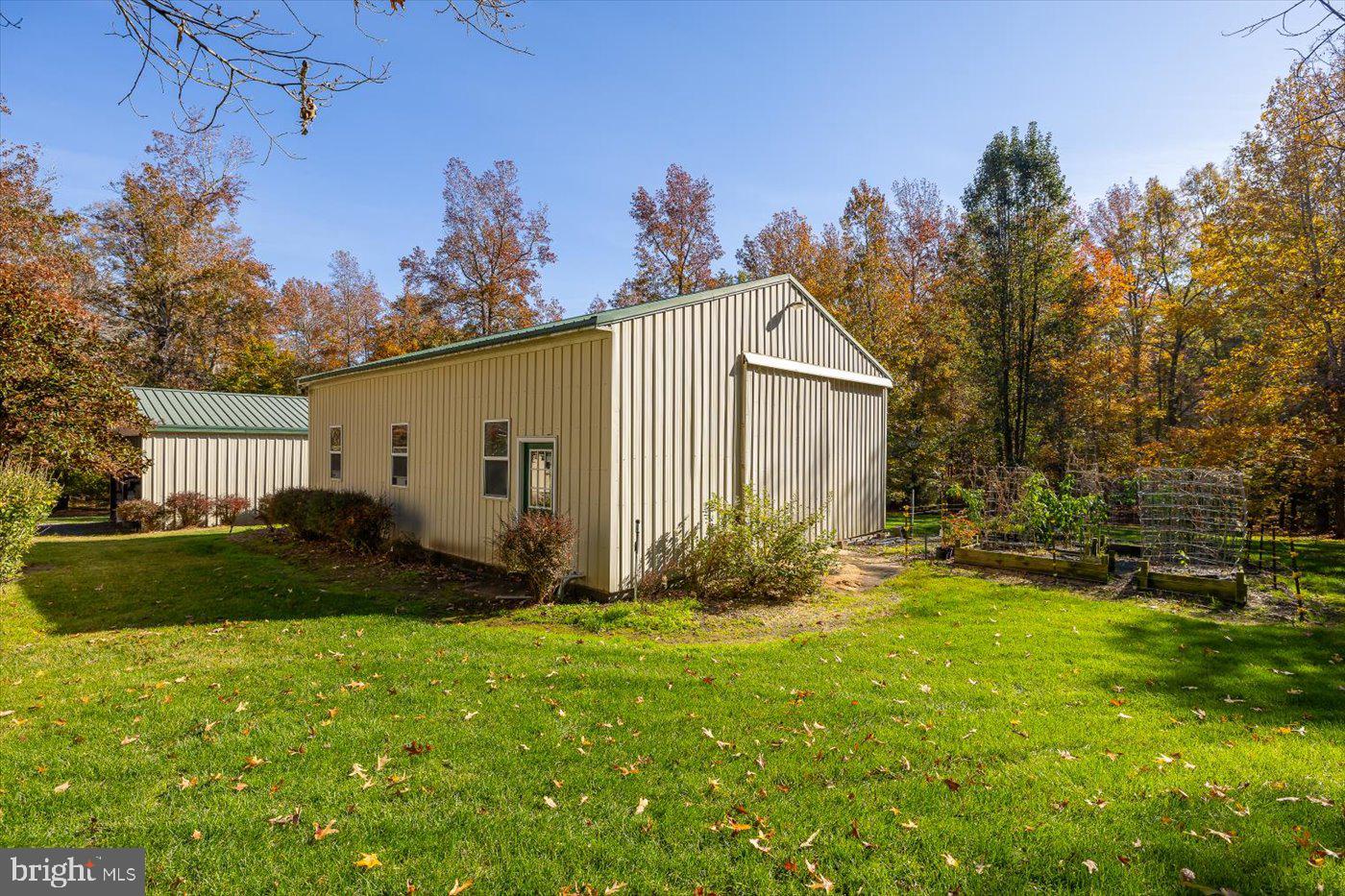 13301 Golden Oaks Dr