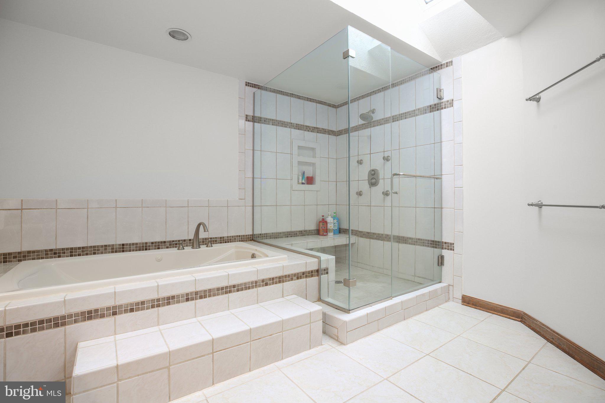 13301 Golden Oaks Dr