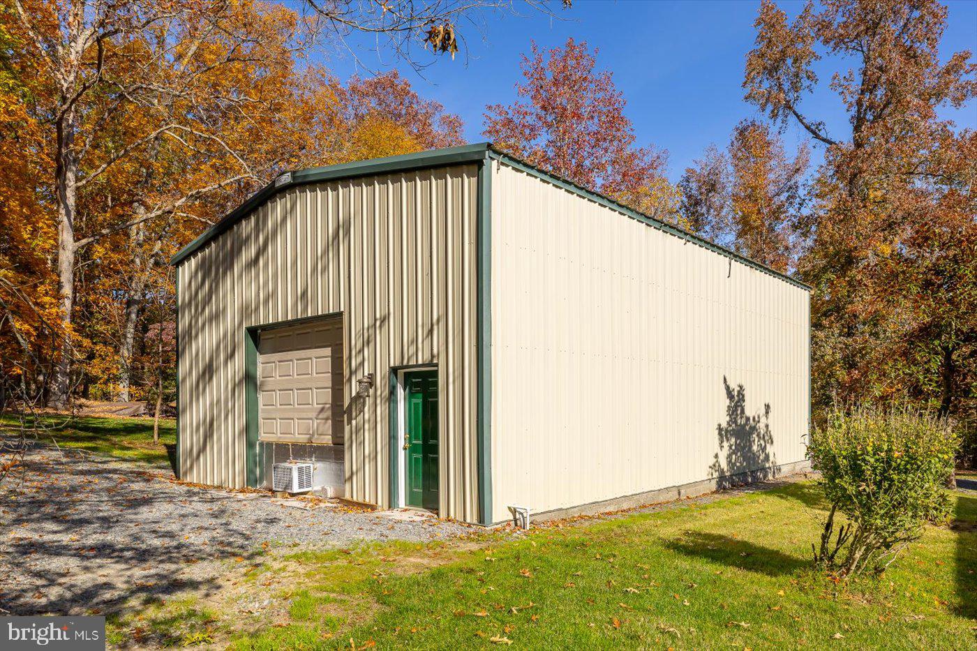 13301 Golden Oaks Dr