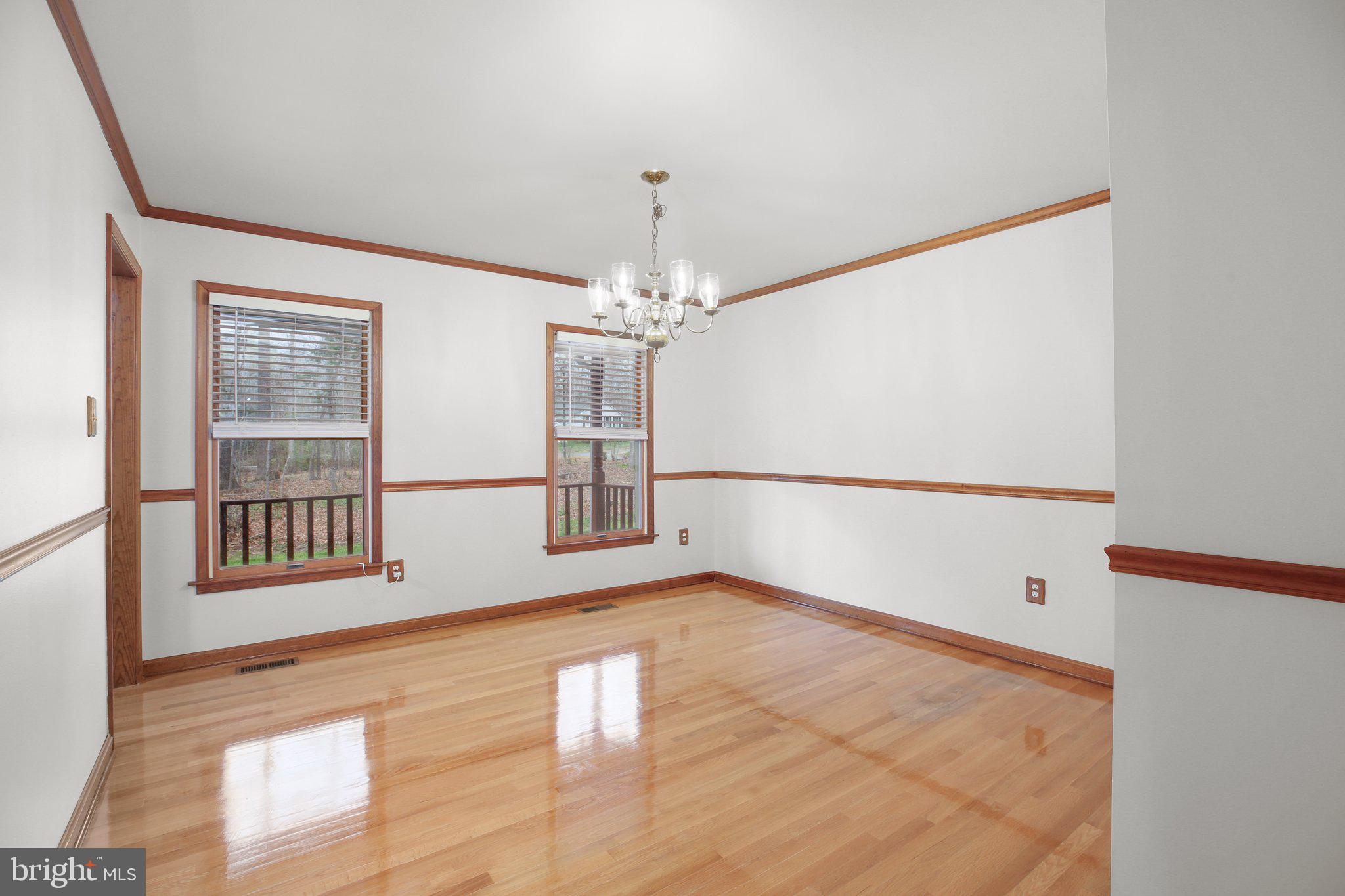 13301 Golden Oaks Dr