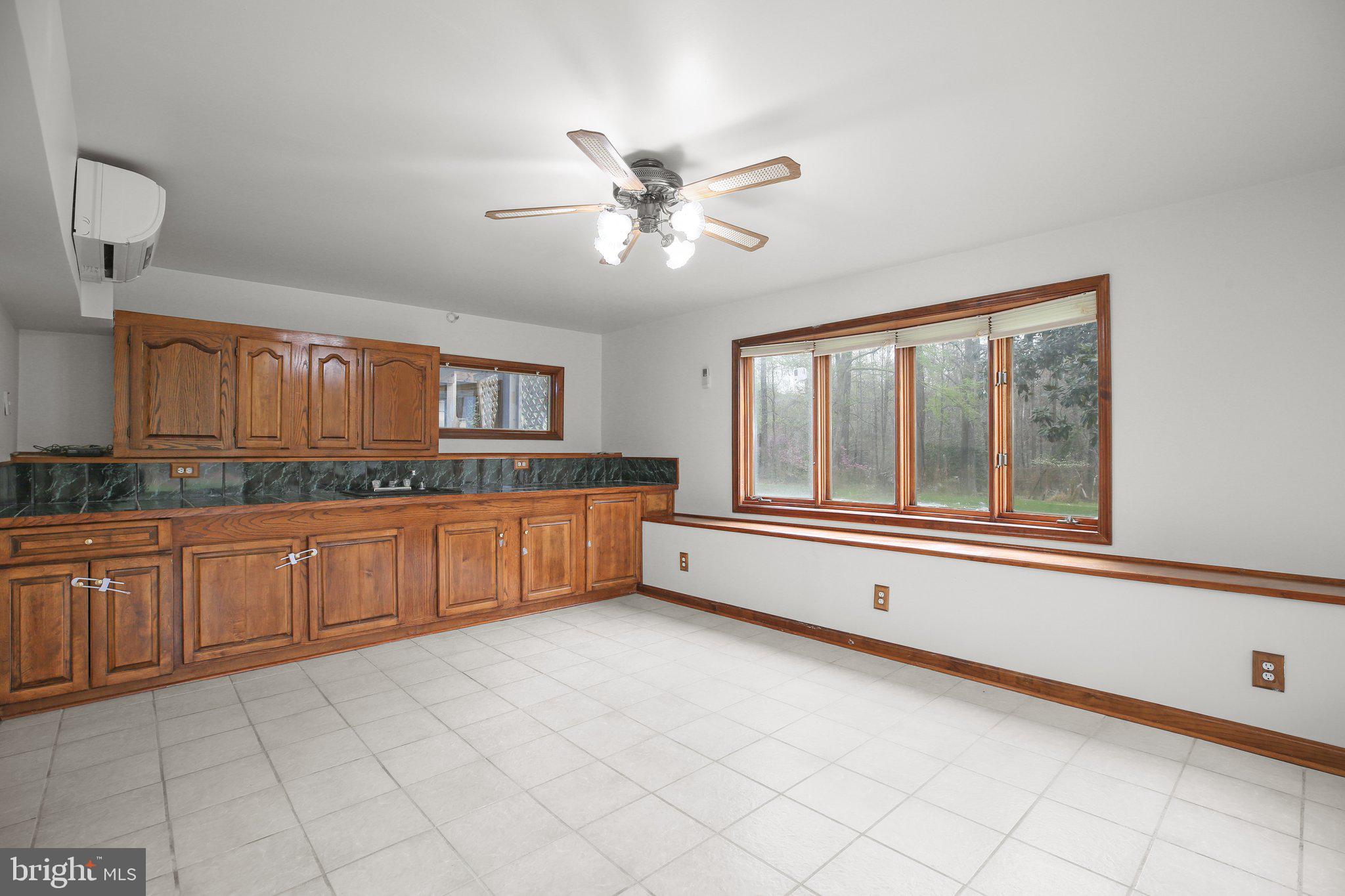 13301 Golden Oaks Dr