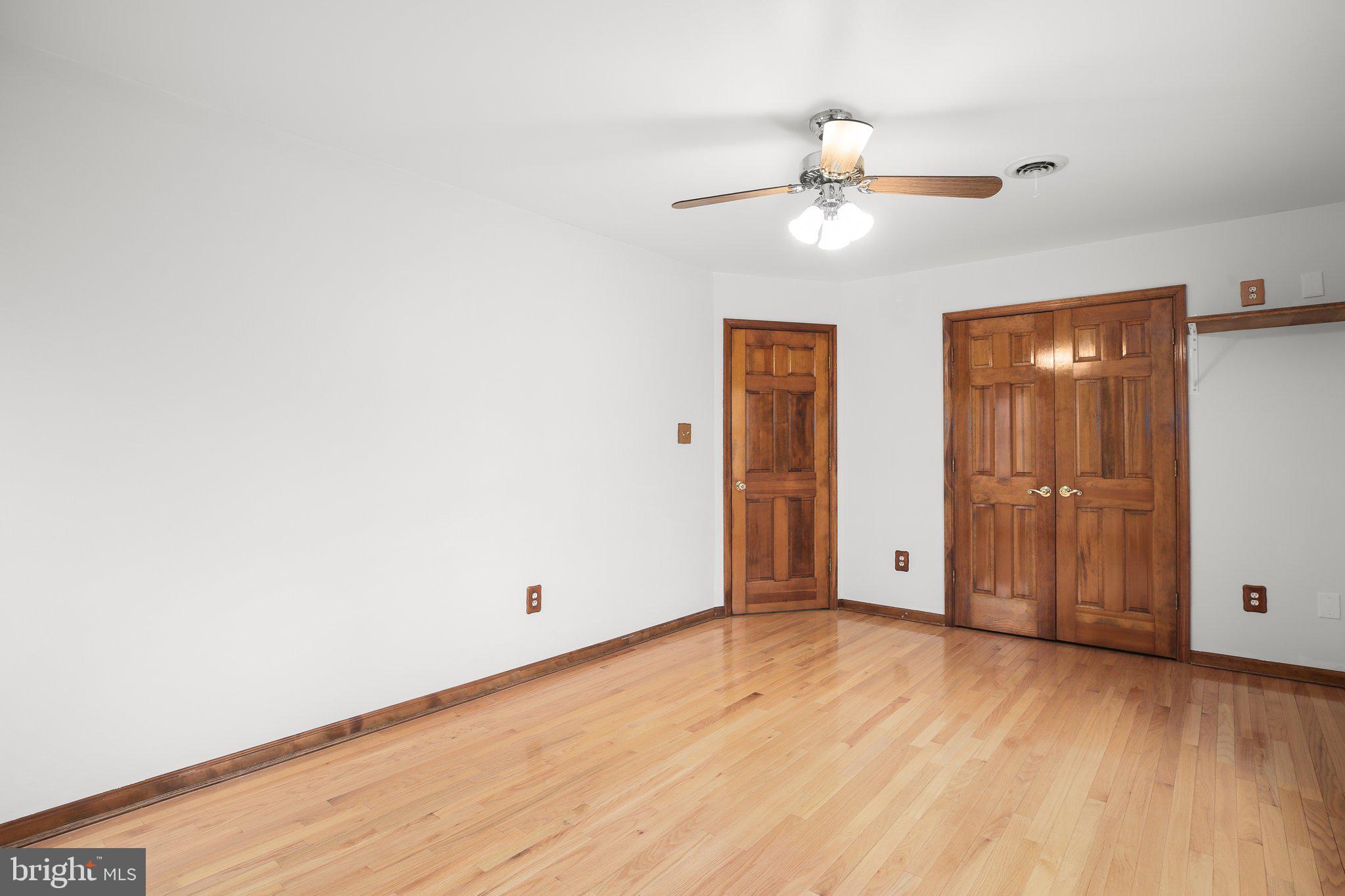 13301 Golden Oaks Dr