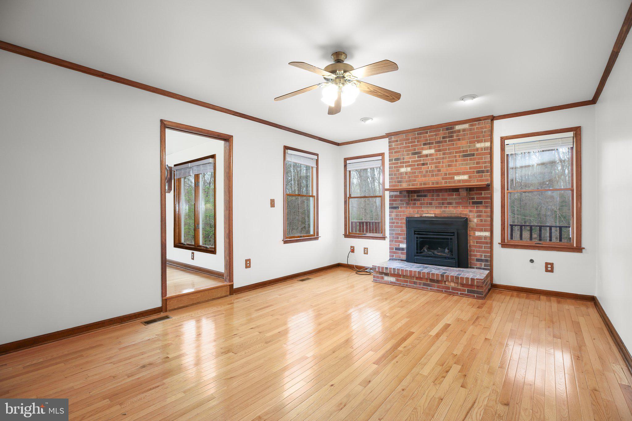 13301 Golden Oaks Dr