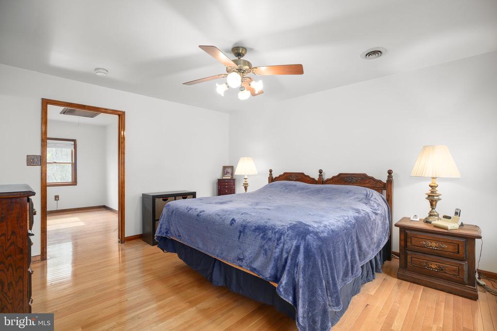 13301 Golden Oaks Dr