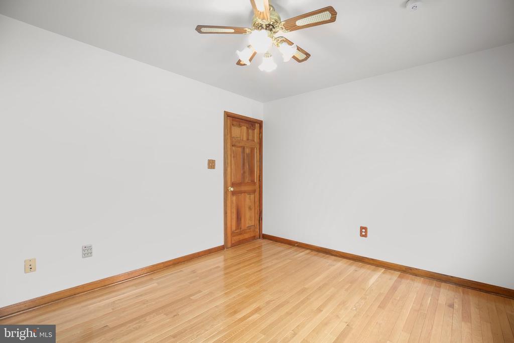 13301 Golden Oaks Dr