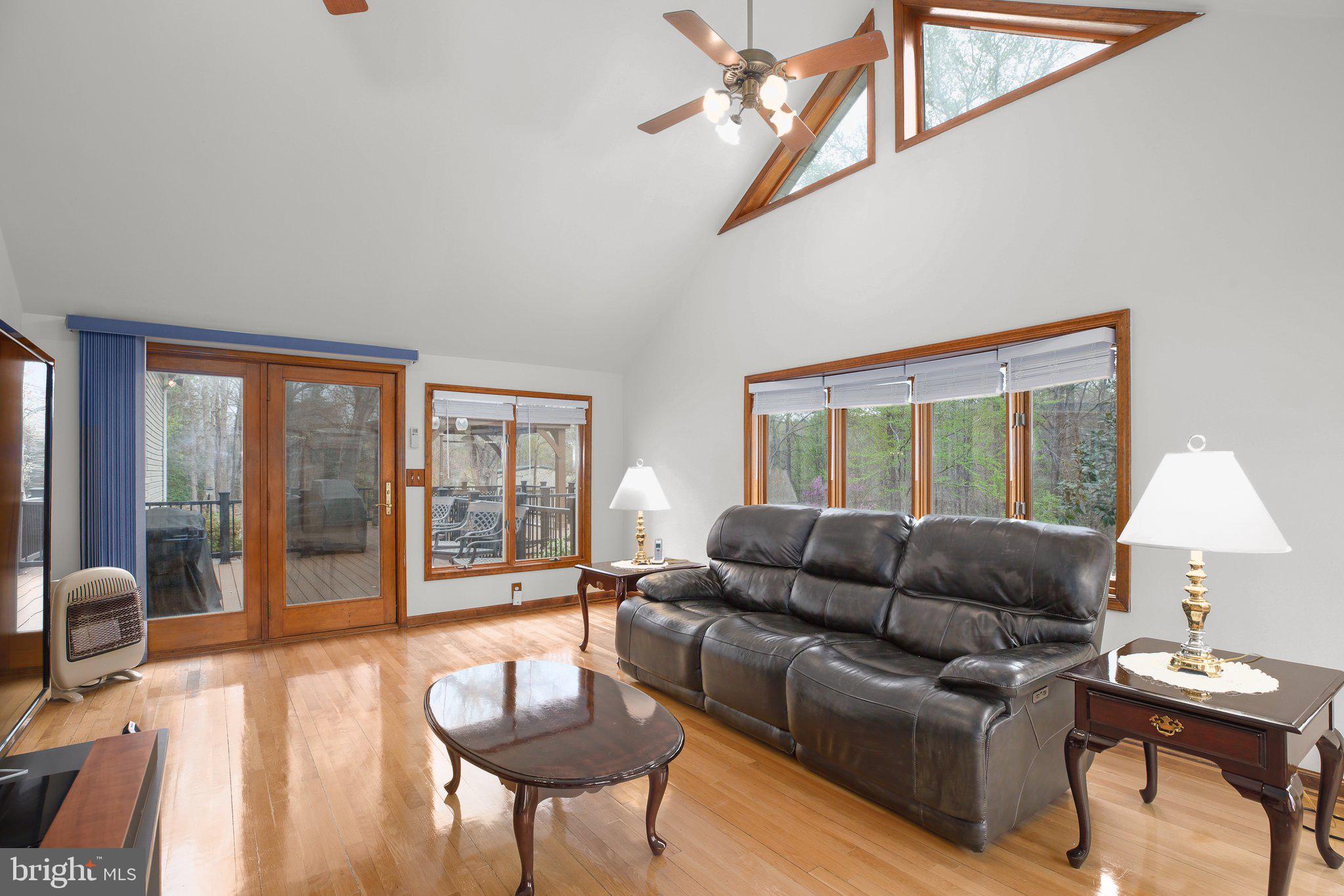 13301 Golden Oaks Dr