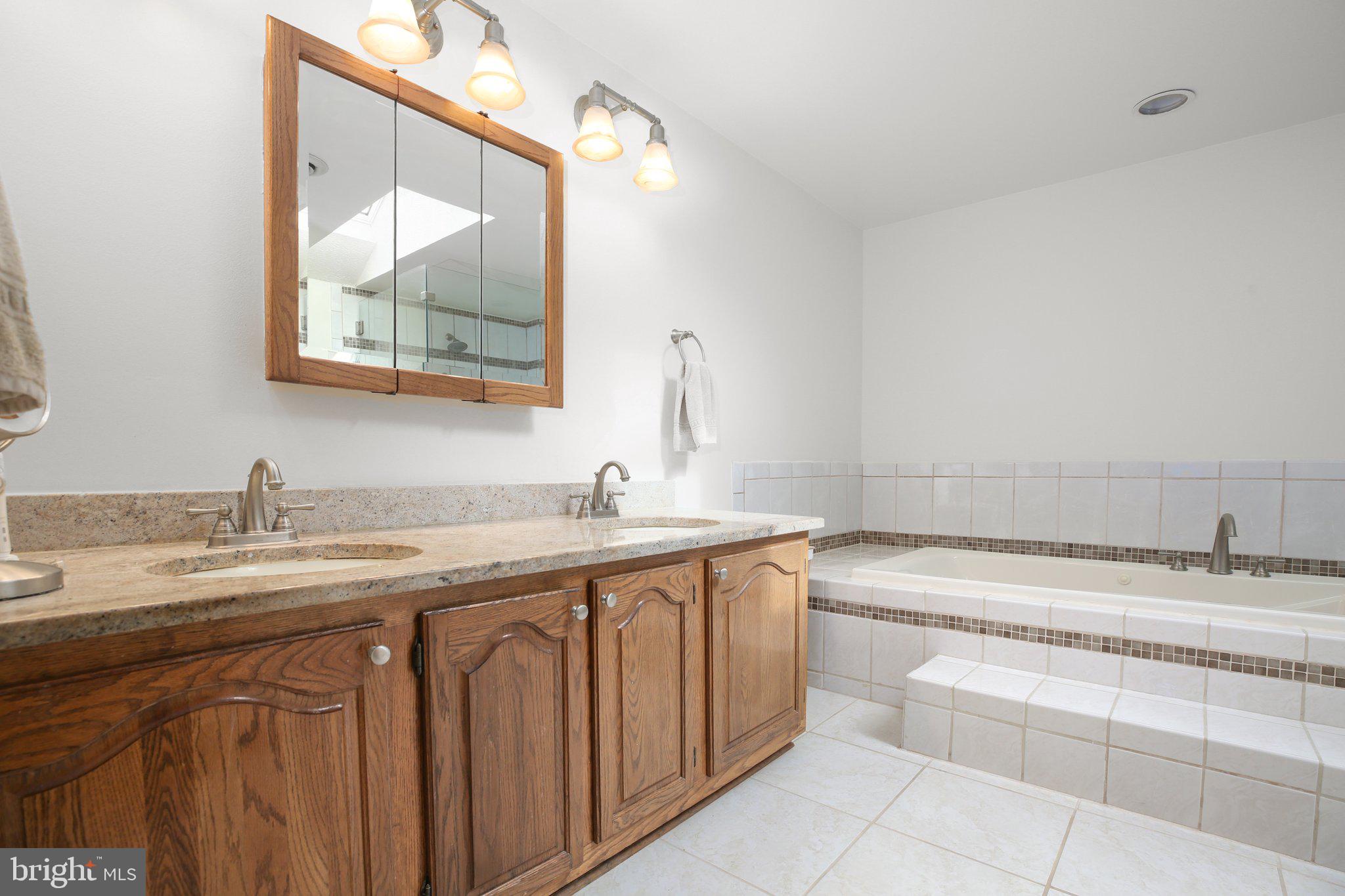 13301 Golden Oaks Dr