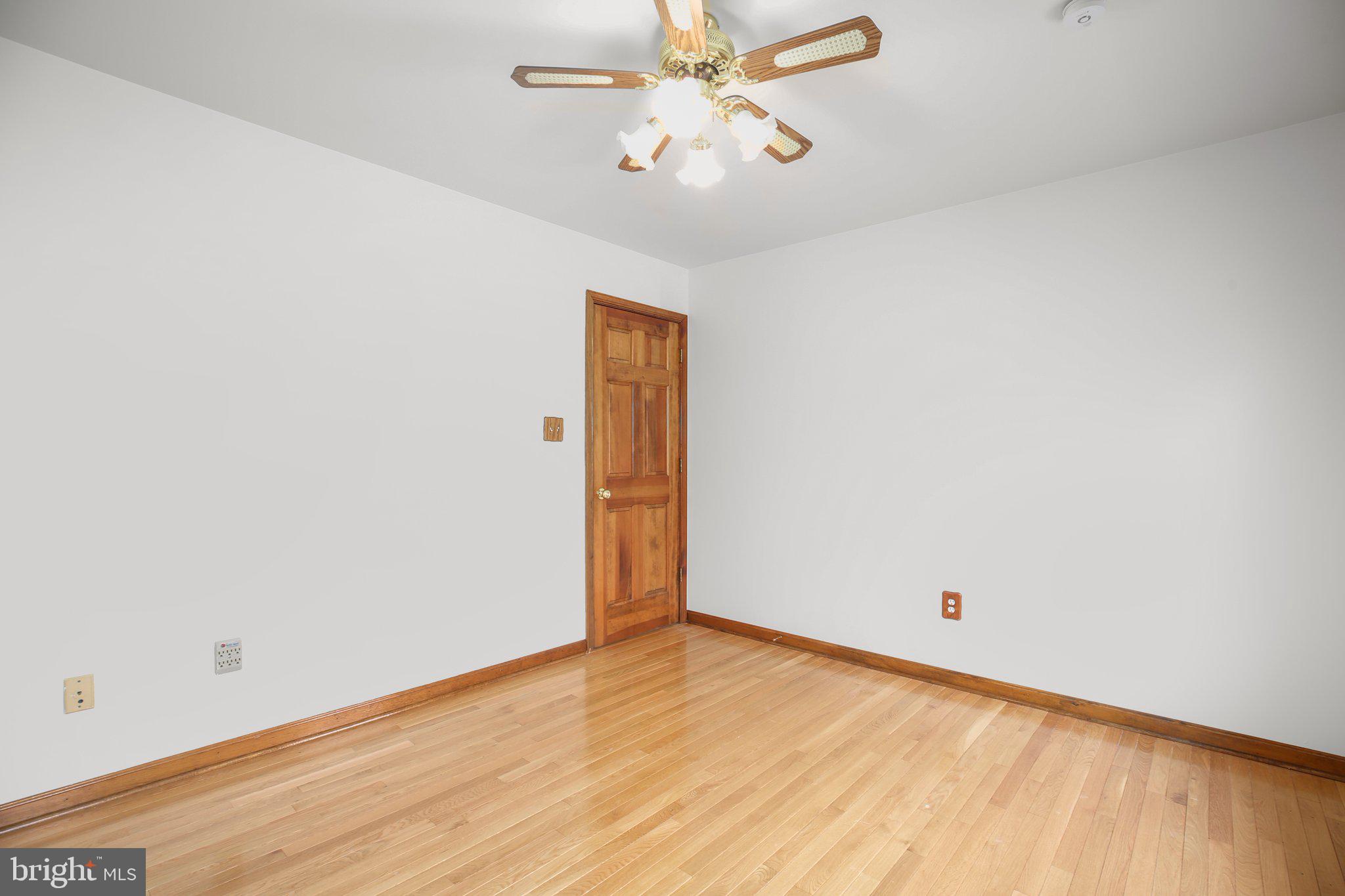 13301 Golden Oaks Dr