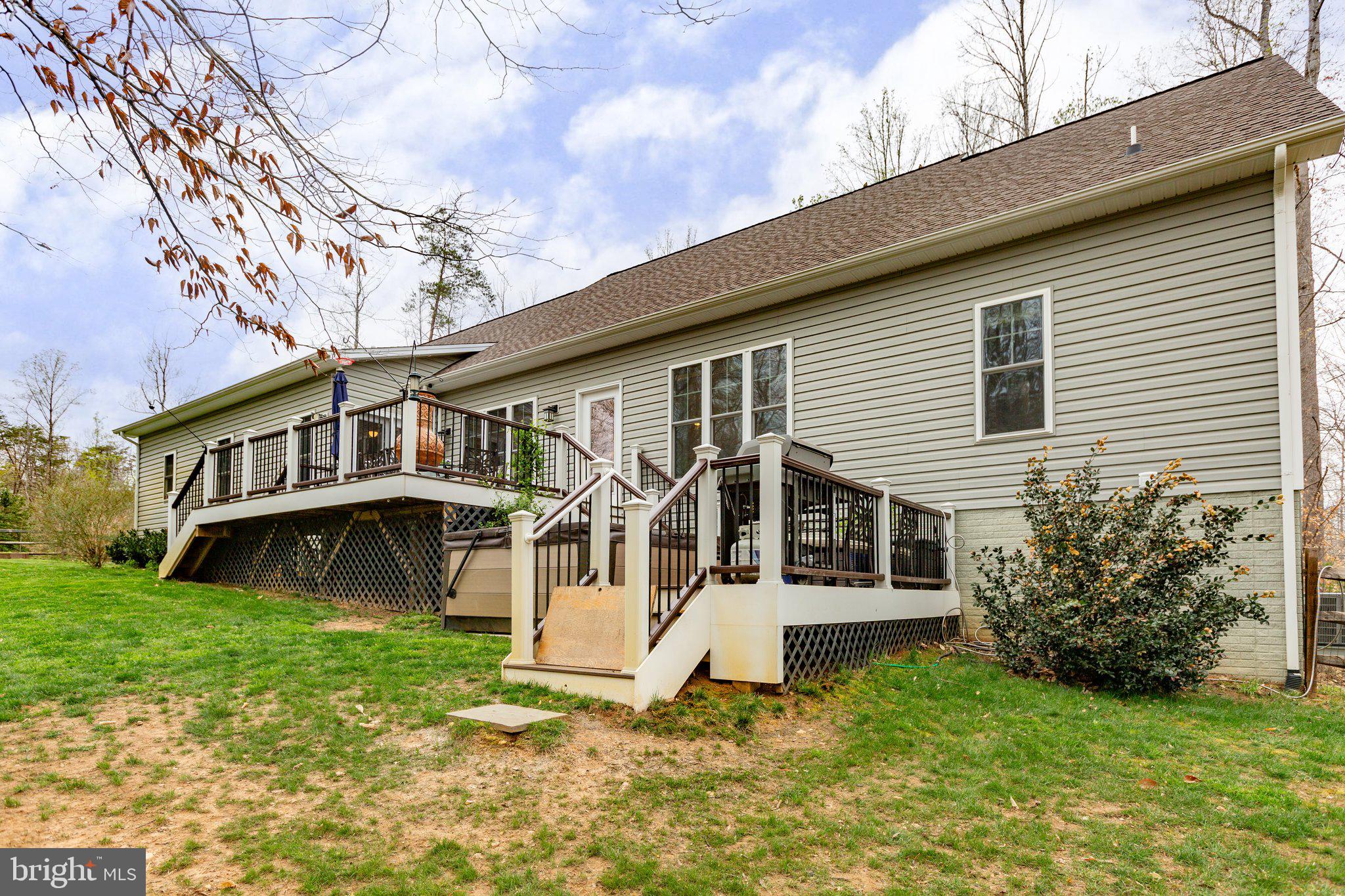 6906 Barclay Dr