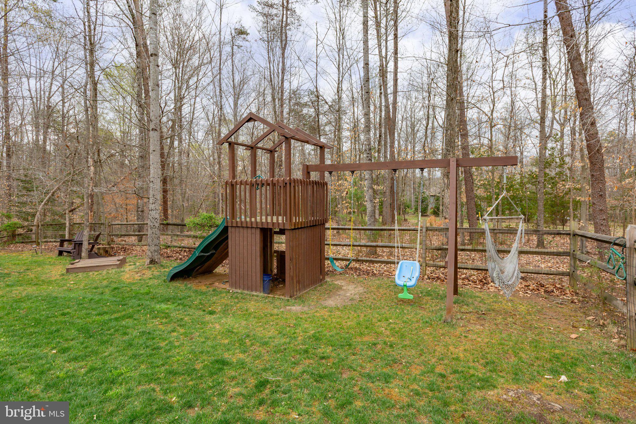 6906 Barclay Dr
