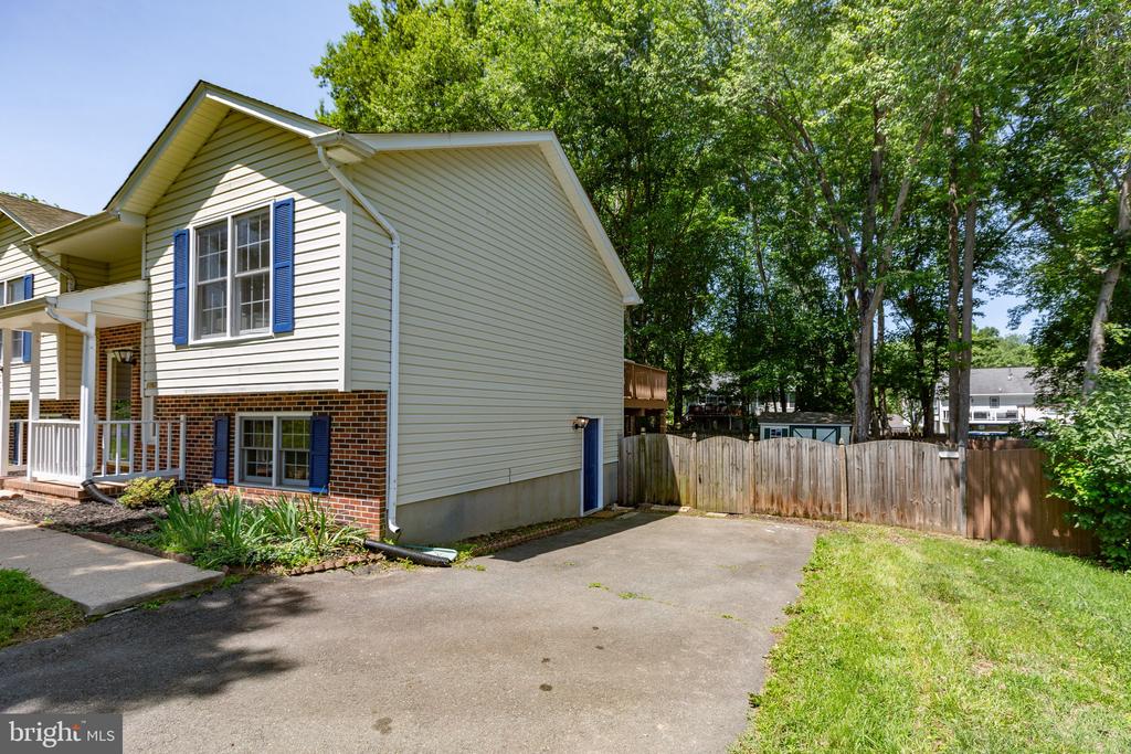 11608 Brian Dr