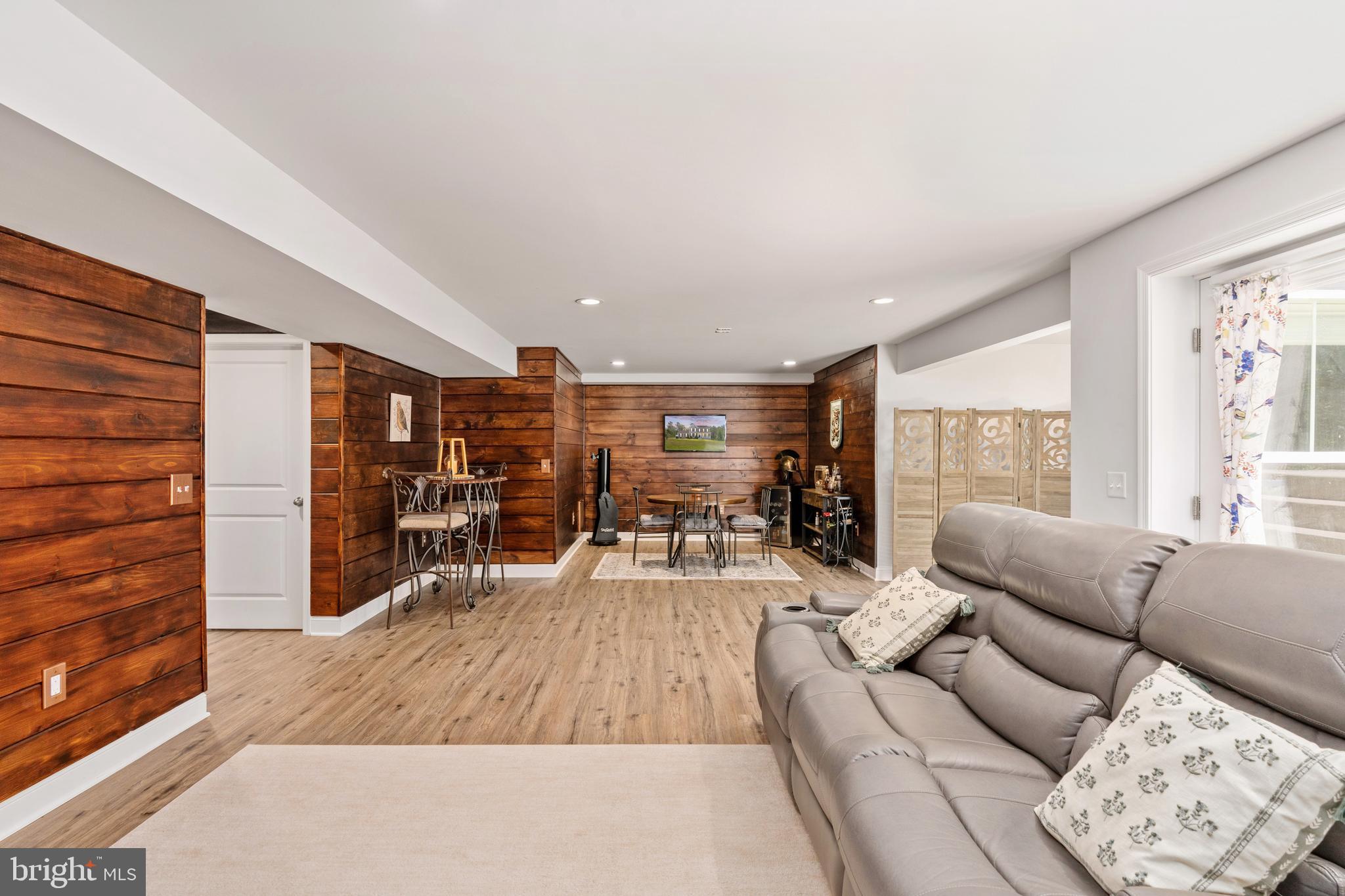 4909 DORCHESTER COURT