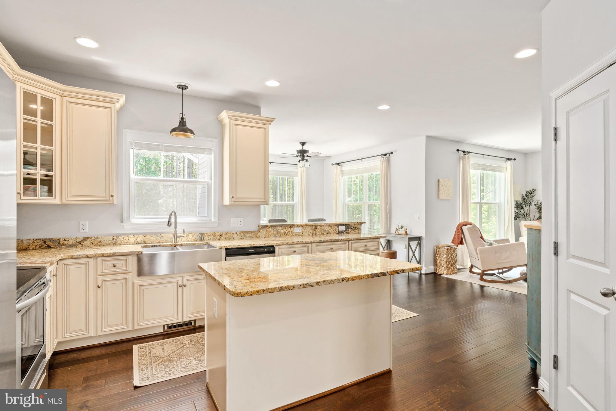 4909 DORCHESTER COURT