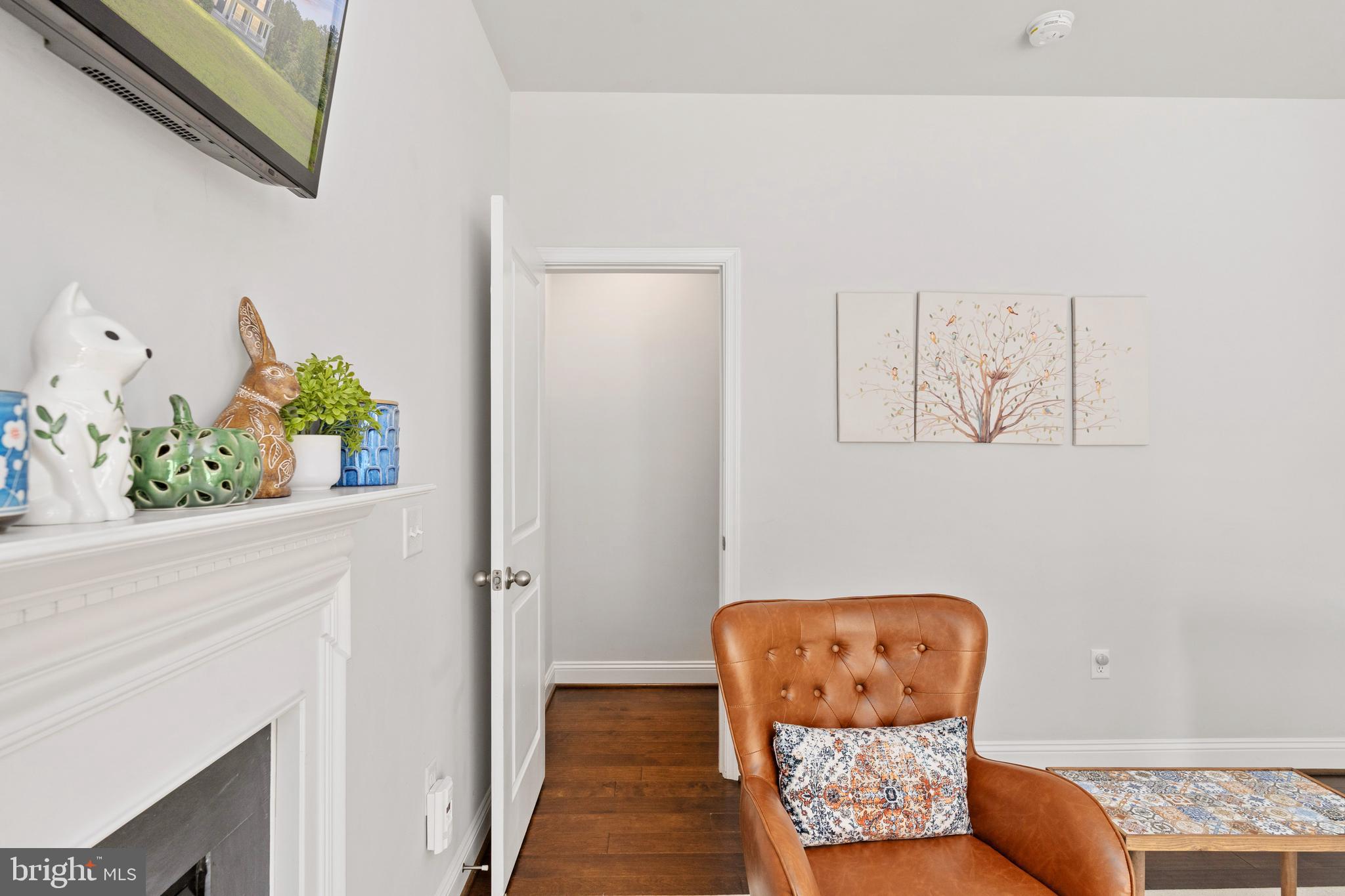 4909 DORCHESTER COURT