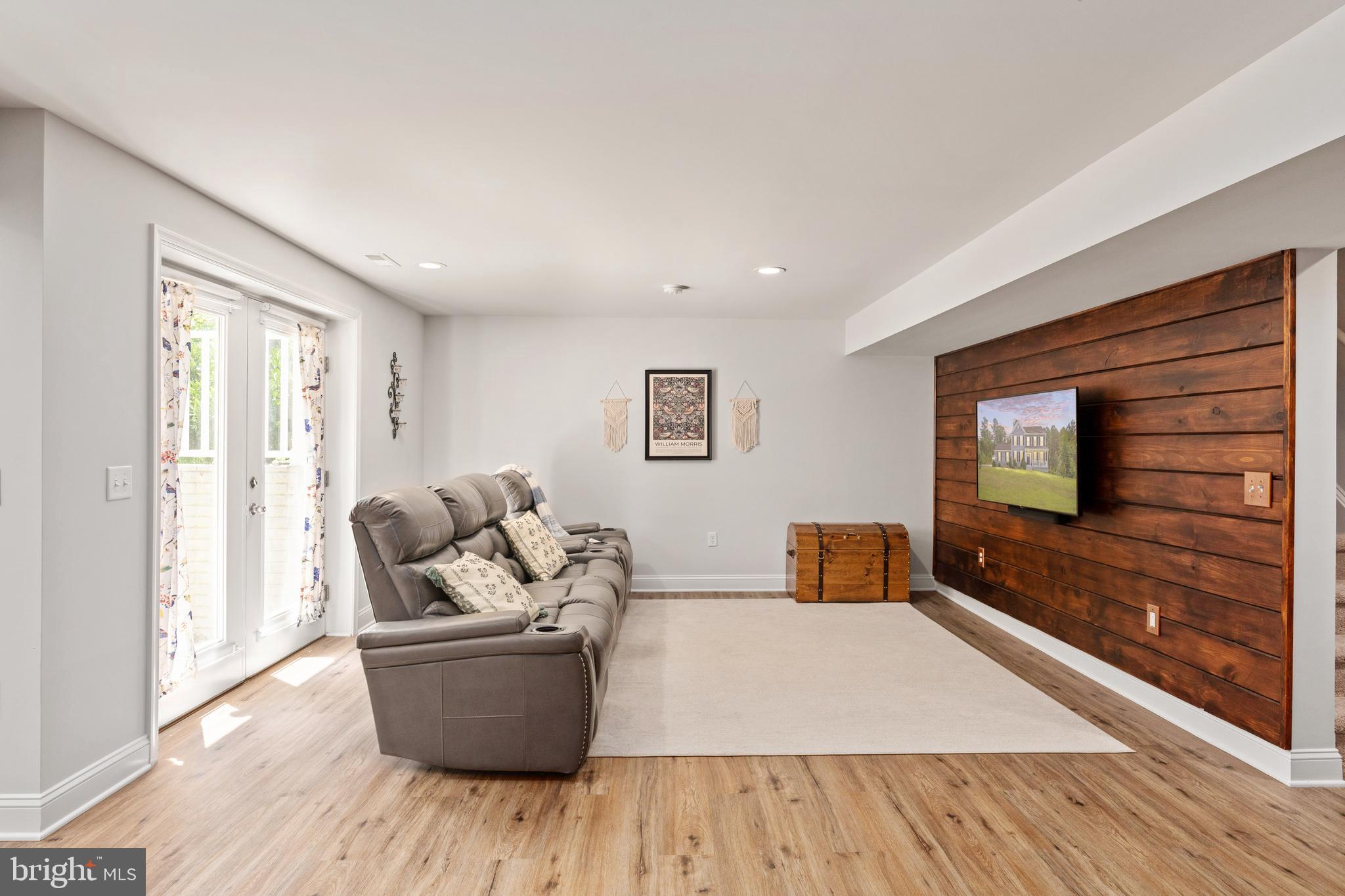 4909 DORCHESTER COURT