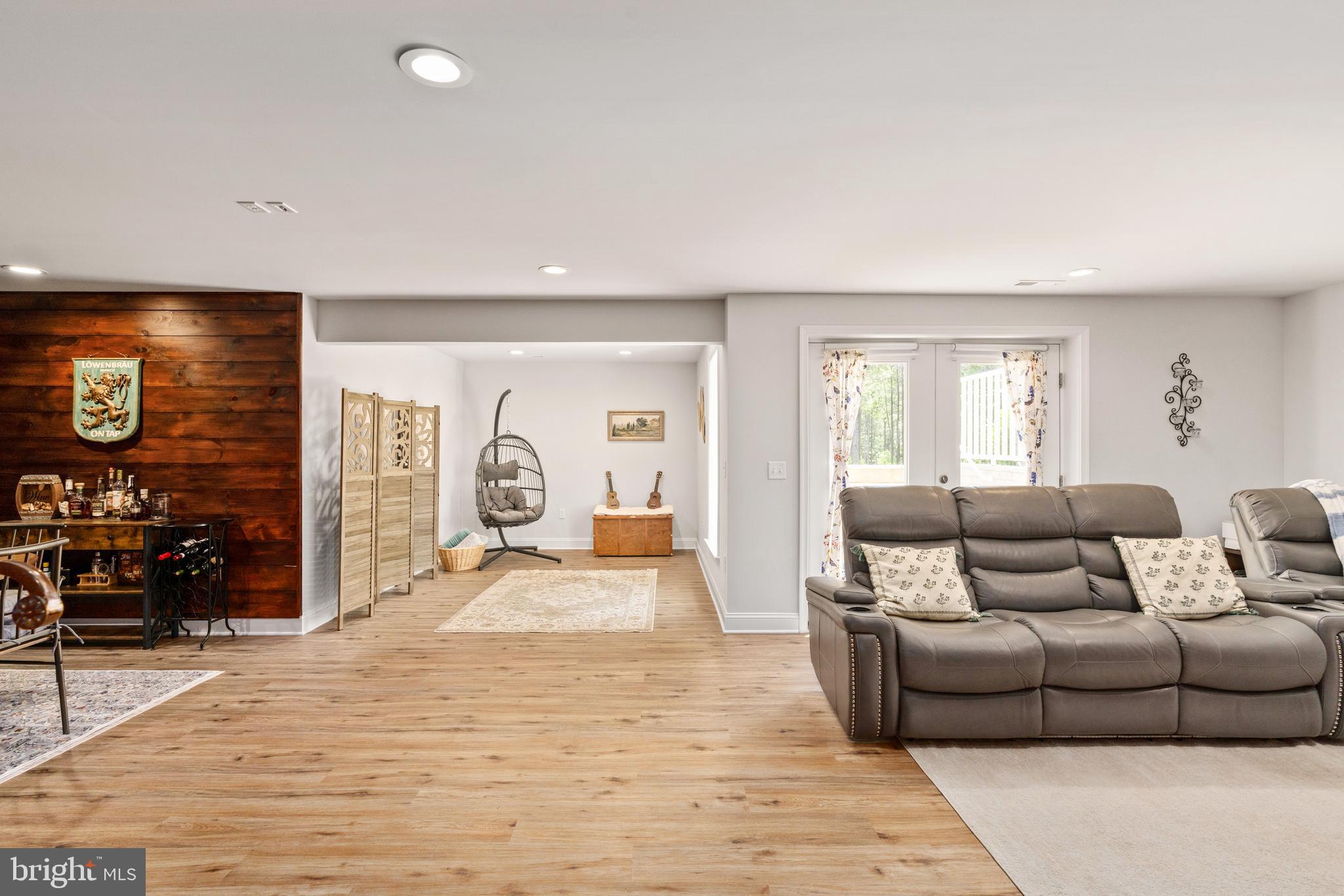 4909 DORCHESTER COURT