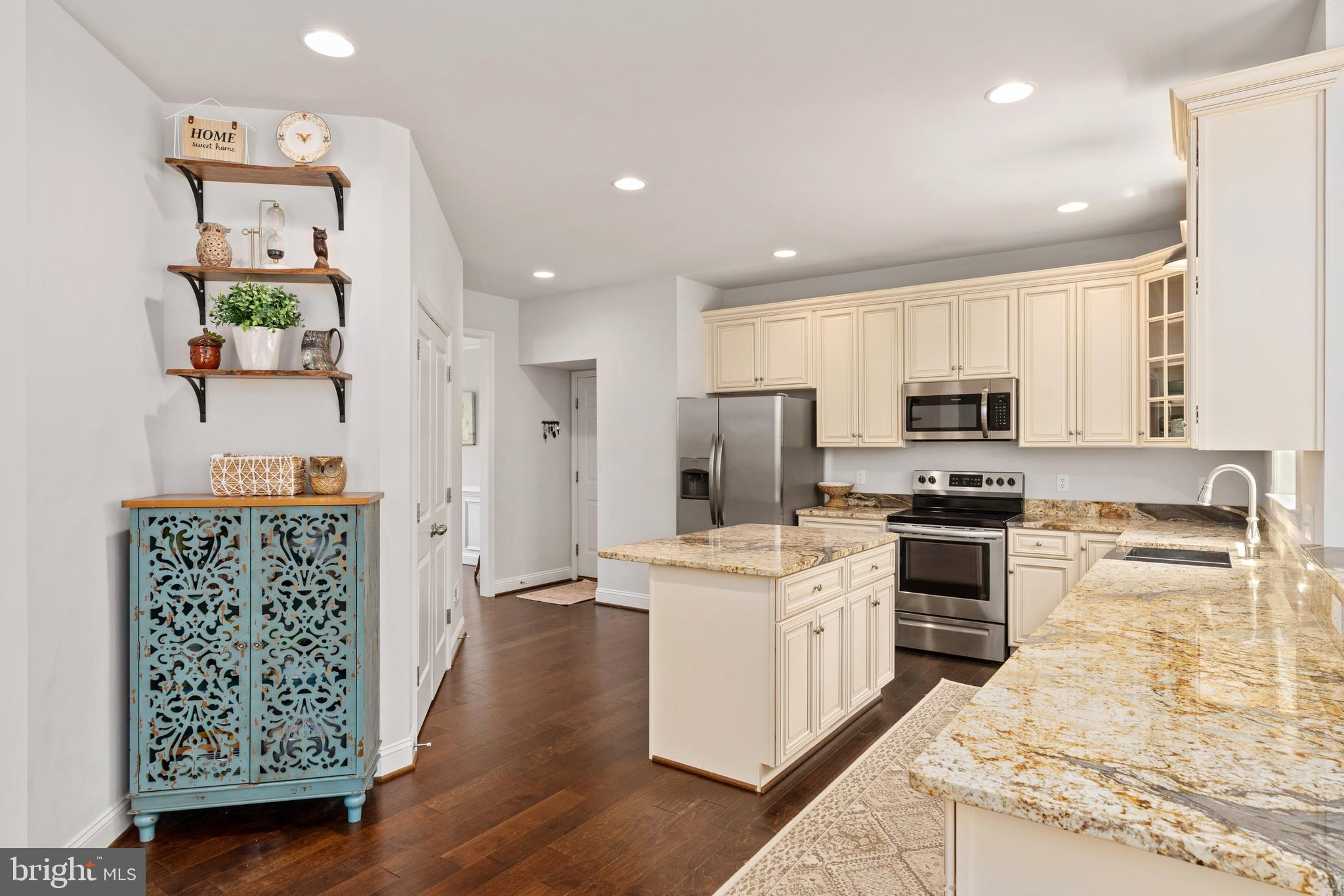 4909 DORCHESTER COURT