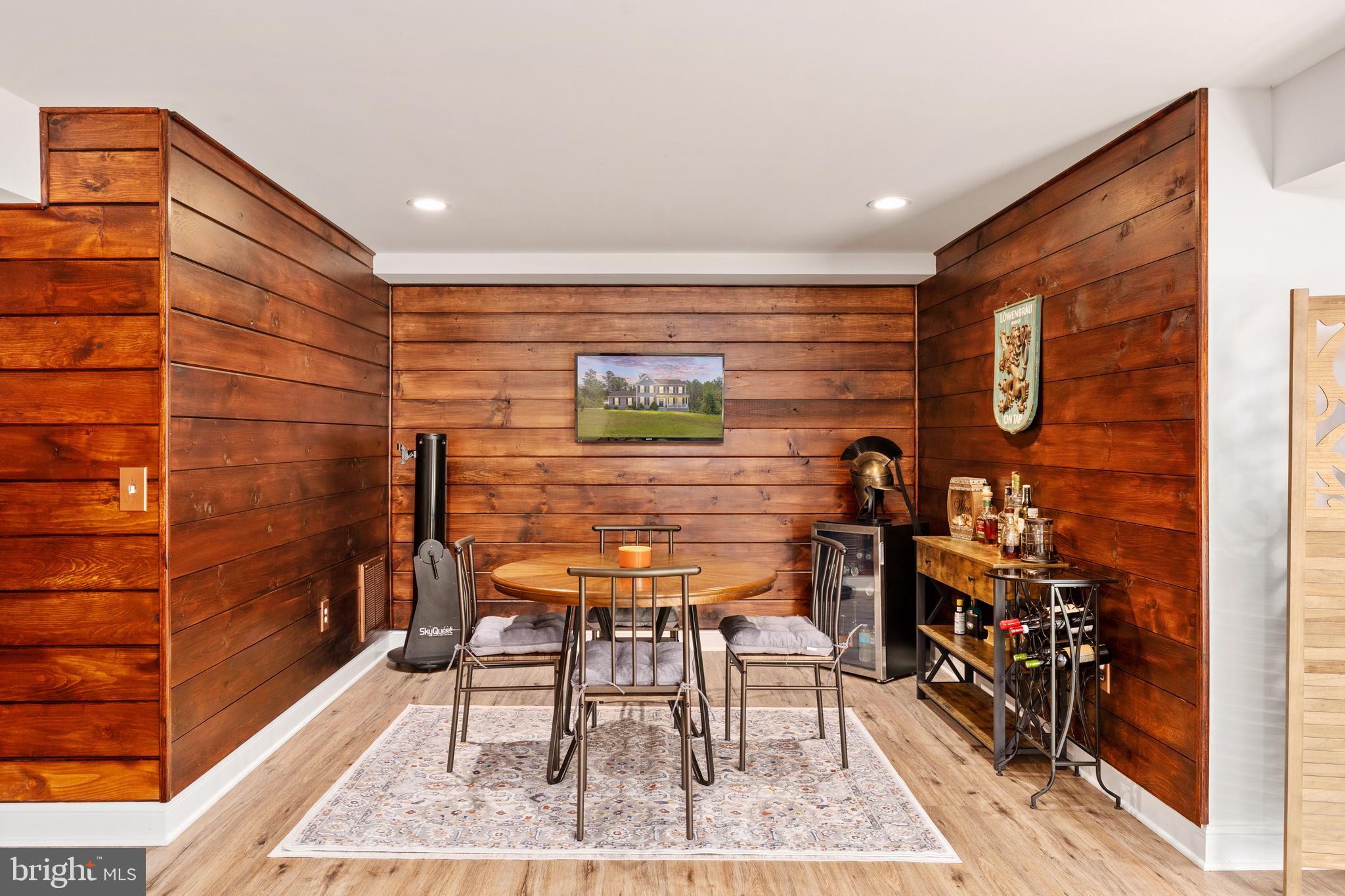 4909 DORCHESTER COURT